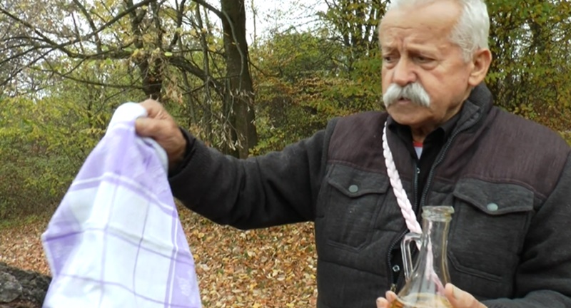 Само код Срба једно пиће користи се као лек и као средство за чишћење: Мирко тврди да за сваку бољку постоји и травка, открива како су се наши стари лечили и били здрави као дрен (ФОТО)