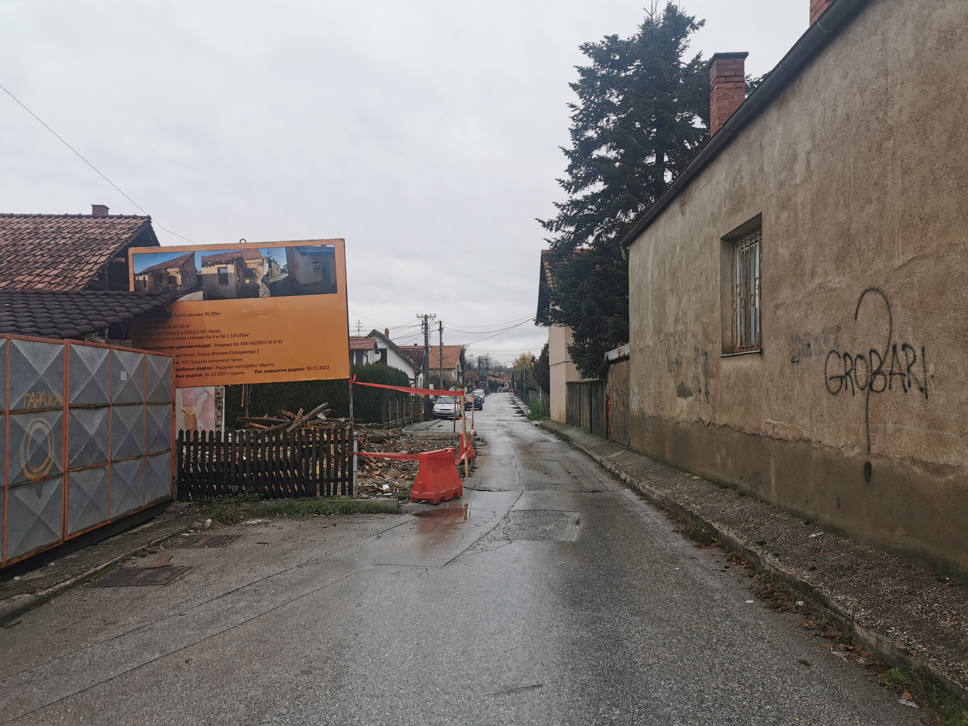 Приватна кућа деценијама стајала насред пута, заузета била цела једна саобраћајна трака, фото: РИНА