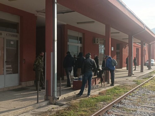 Трага се од раног јутра, полиција, ватрогасци и волонтери на терну низ реку Лим и на брду Бић: Илинке нема већ три дана, родитељи моле све које могу да се прикључе и помогну им 
