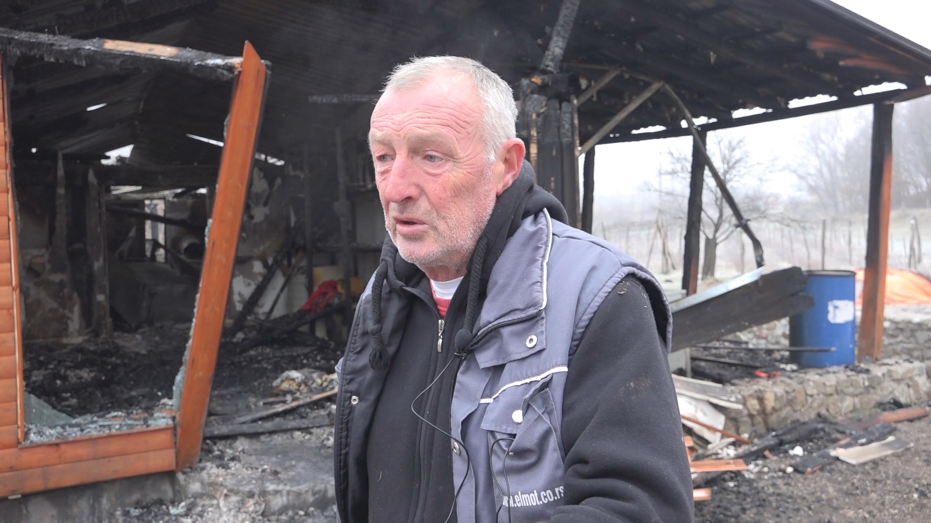 Чуо се прасак а масноћа се разлила по кабловима: Оно што је Милан годинама стварао за пар минута претворило се у згариште, у помоћ вредном Прибојцу притекли мештани (ФОТО)