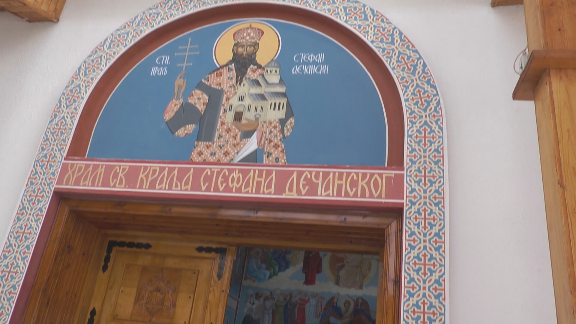 Долазе на молитву и исповедање, запале свећу: Осуђеници међу зидинама нишког затвора саградили цркву, ово место је њихово уточиште и нада у боље сутра (ФОТО) 