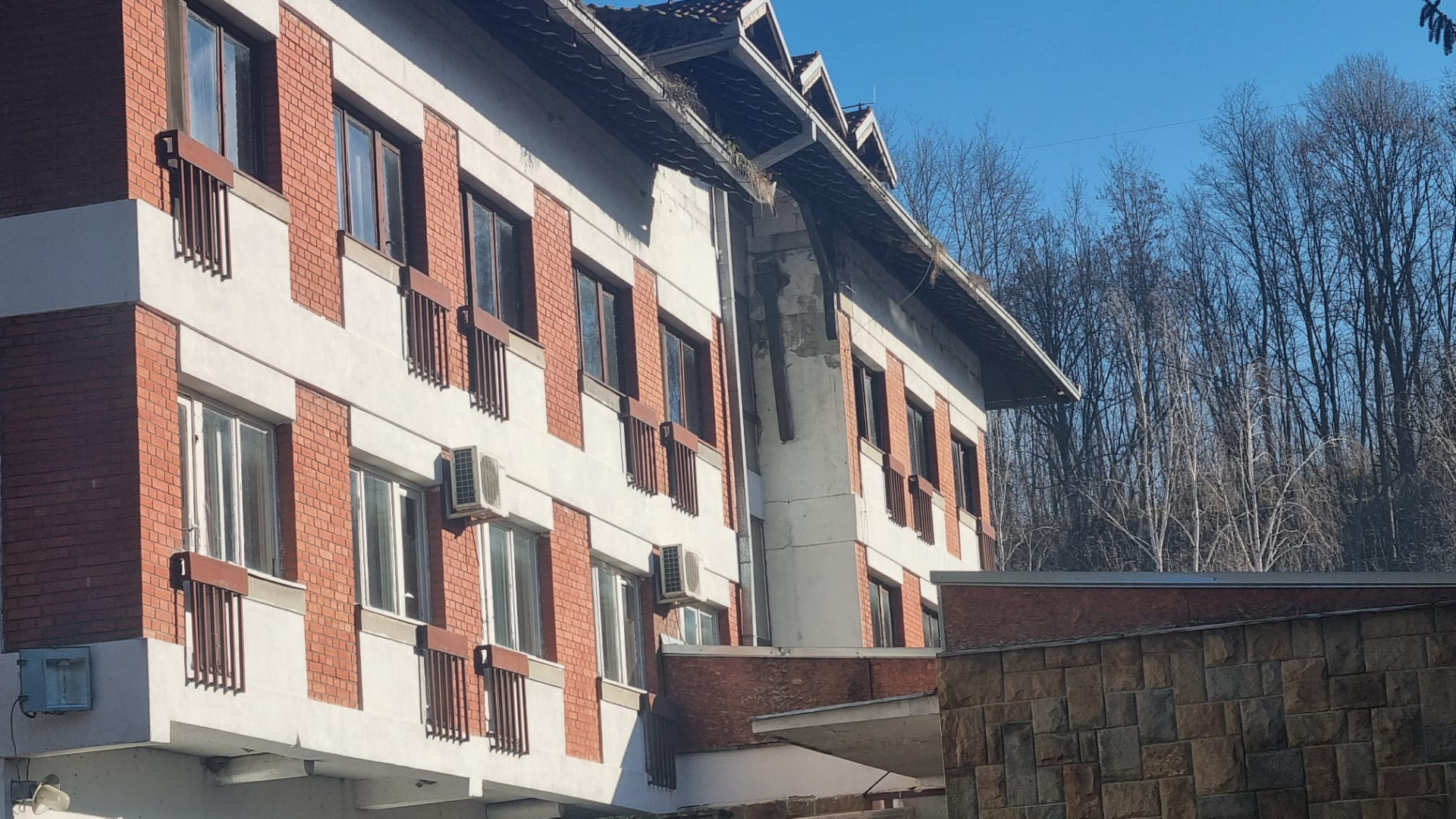 Ова бања у близини планине Рајац лечила је кожне болести и болести органа за варење, данас је на добошу: Богара минералним водама тражи инвеститора који ће јој удахнути нови живот/ фото: РИНА