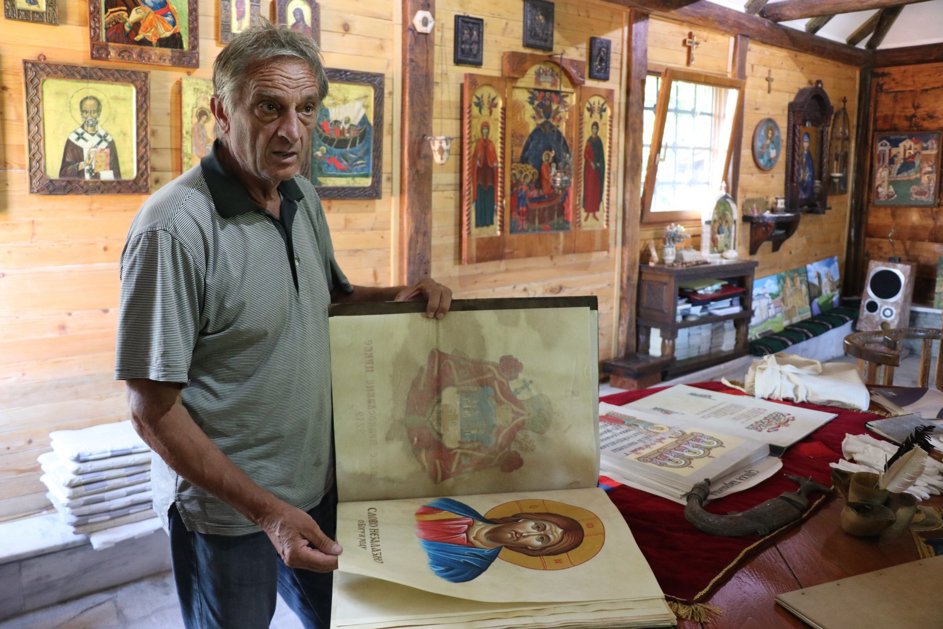 Заљубљеник у српску историју на брду изнад Краљева подигао јединствени музеј Крстовград, фото: РИНА