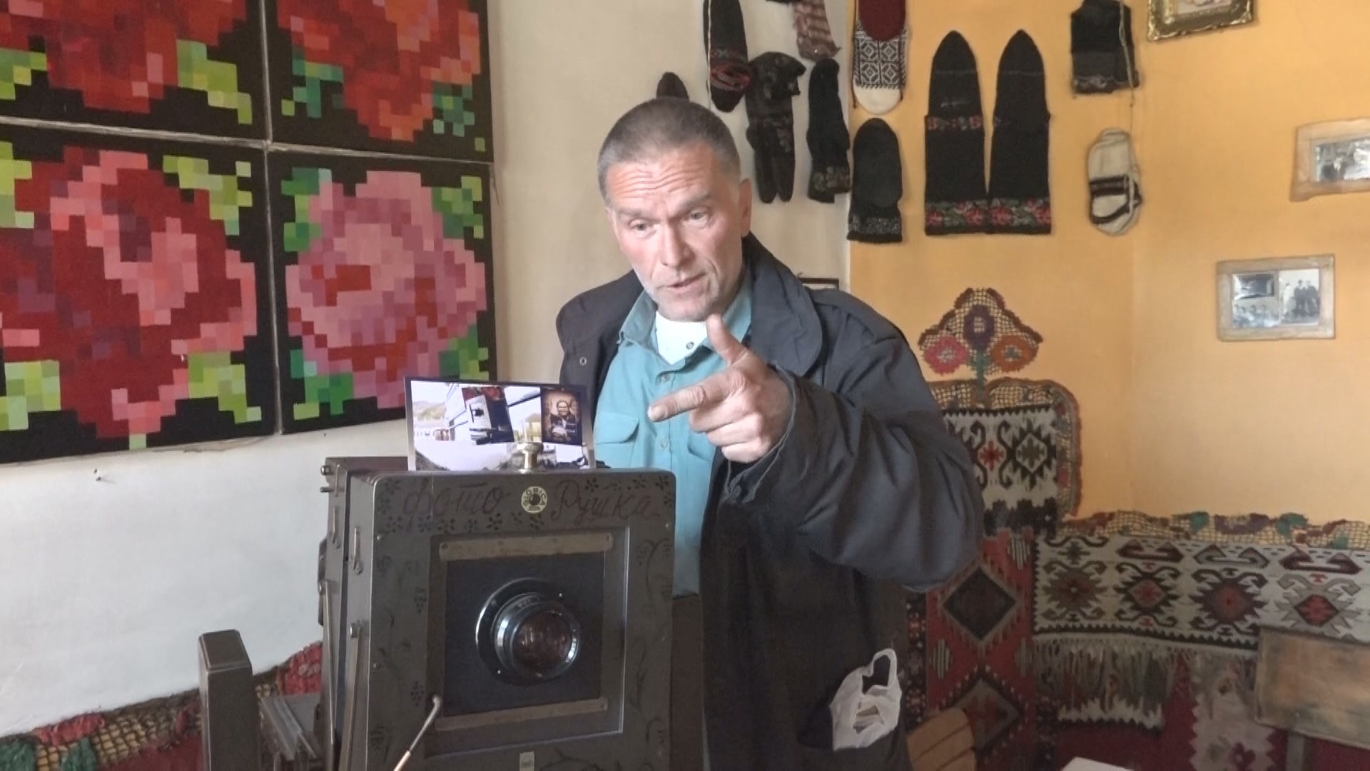 Право чудо технике, фотоапарат стар 100 година и данас ради као швајцарски сат: Налази се у најстаријој кафани у Драгачеву и чува ратне тајне партизанских одреда/ Фото: РИНА