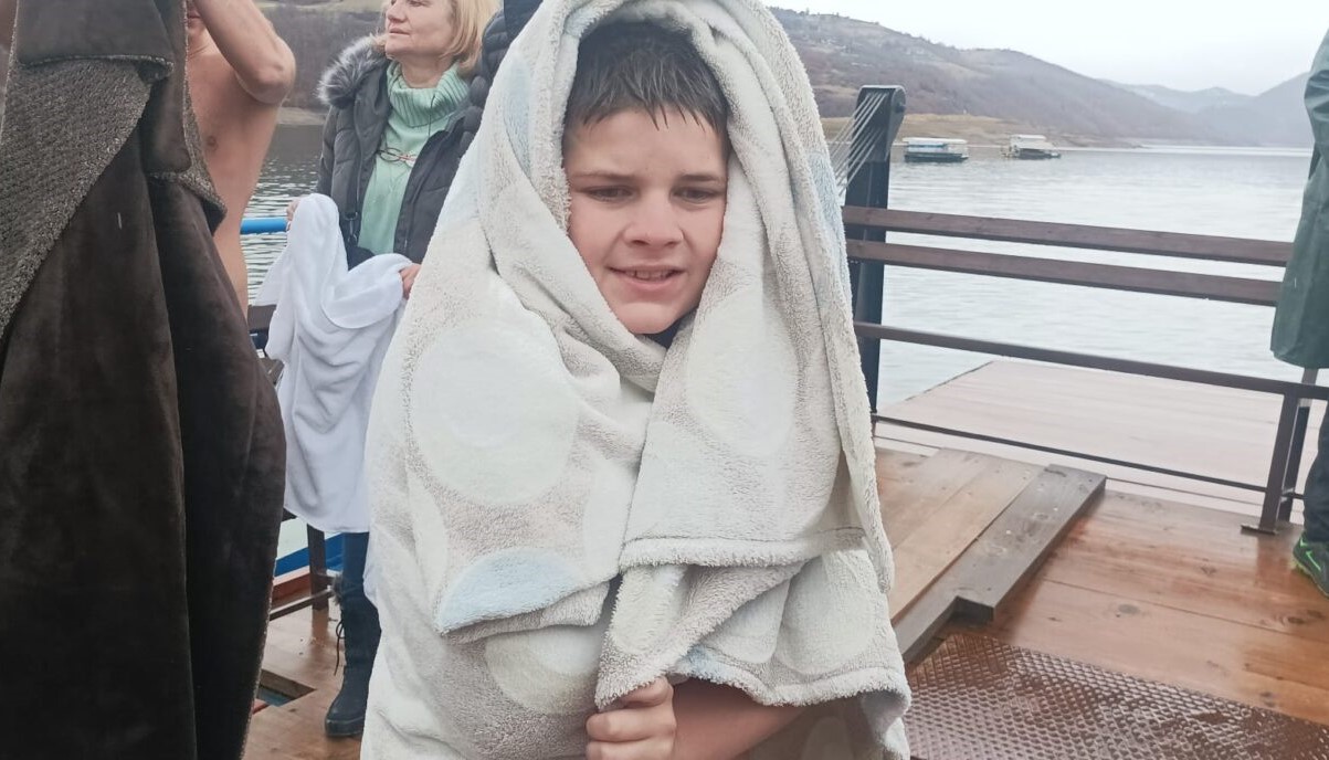 Дошао сам да се јавим Богу и да више будем са њим: Он је прави херој, деветогодишњи Лука победник пливања за Часни крст на Златарском језеру (ФОТО) 