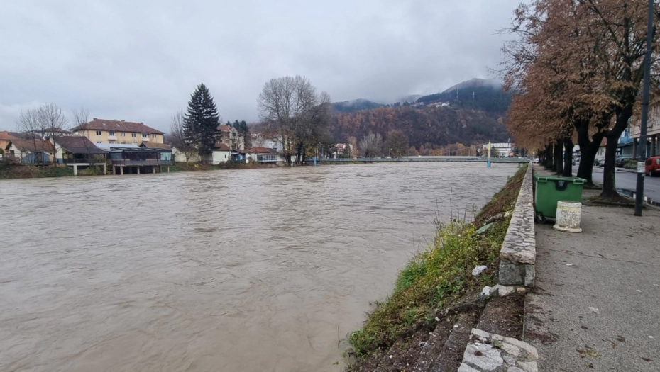 Данима без чисте пијаће воде, на мукама због замућеног Лима: На територији Пријепоља и даље на снази ванредна ситуација, грађани се свакодневно снабдевају са цистерни 