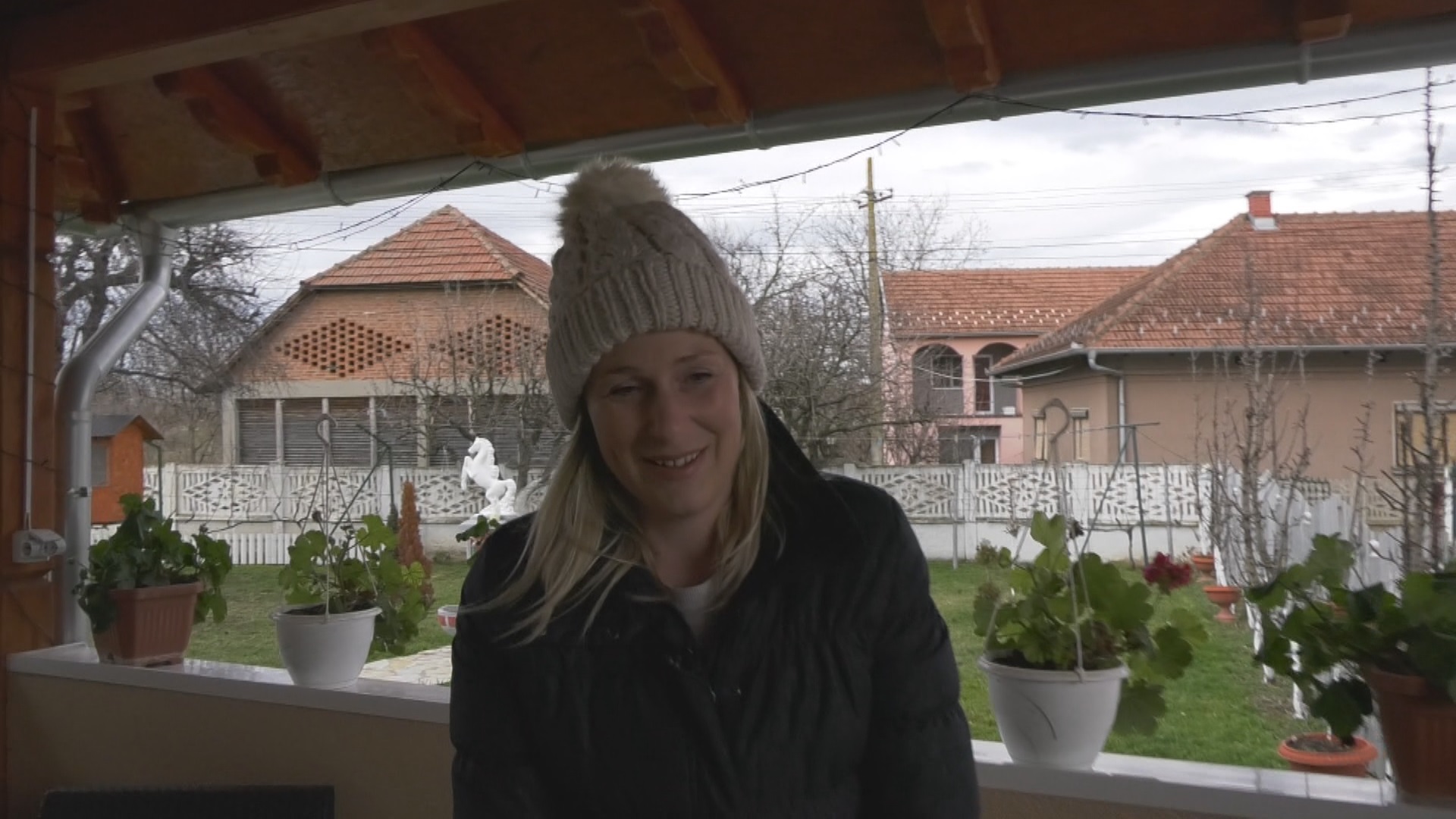 Viktorija je bila veličine pesnice i na ivici smrti, ali uz mnogo ljubavi i pažnje postala je kućni ljubimac: Sada umesto sa svinjama druži se sa psima i ljudima/ foto: RINA