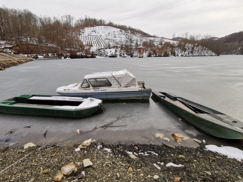 Ovo jezero je najveća misterija u Dragačevu: Dok se jedni u njemu kupaju, drugi ga zaobilaze/ Foto: RINA
