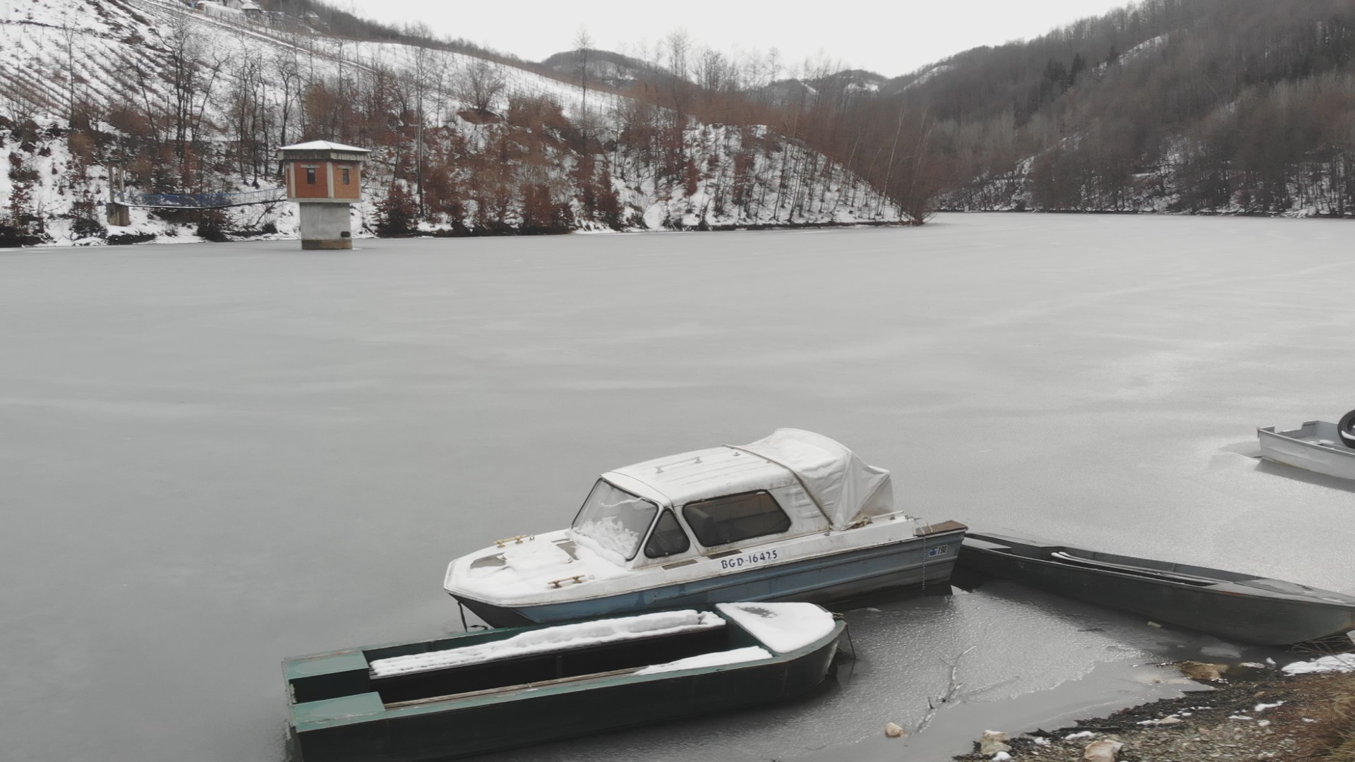 Ovo jezero je najveća misterija u Dragačevu: Dok se jedni u njemu kupaju, drugi ga zaobilaze samo iz jednom razloga(FOTO)
