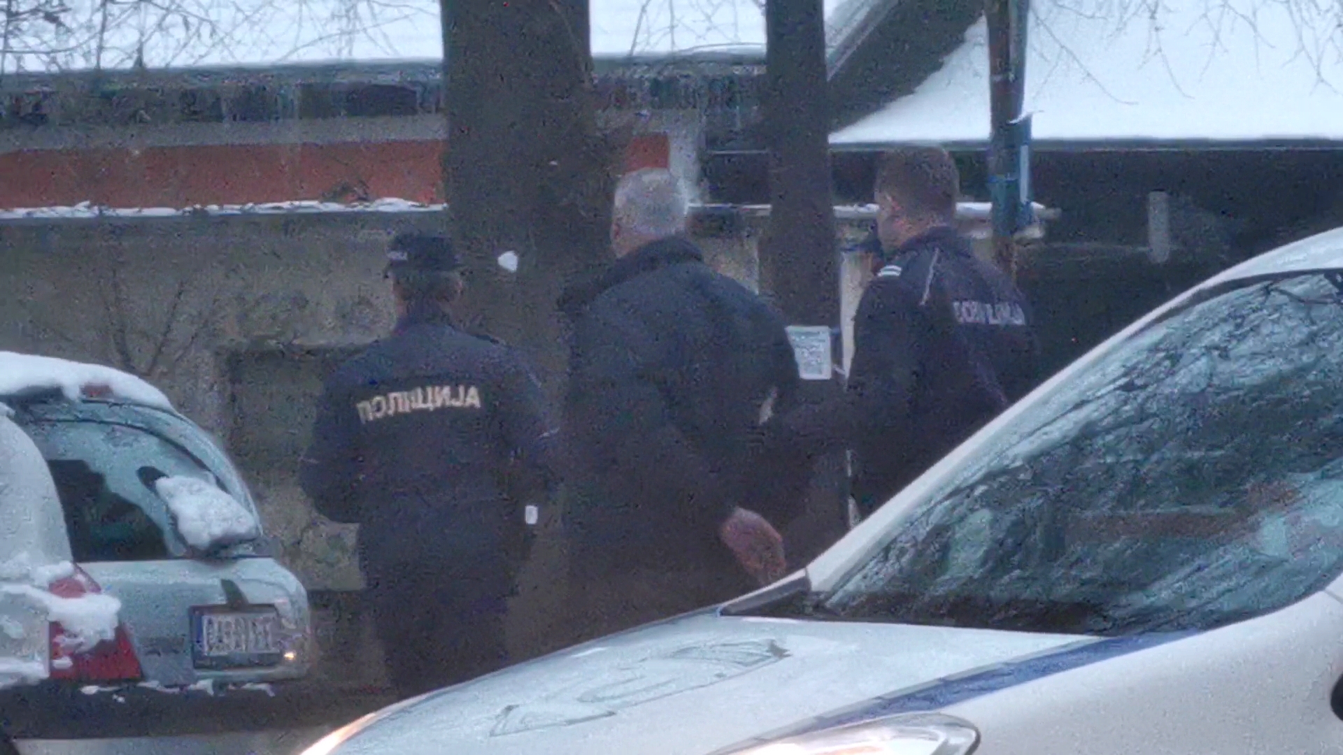 Osumnjičenog za pokušaj ubistva policija odmah pronašla, u pretresu njegovog stana nađena je kutija sa municijom: Oglasio se MUP povodom pucnjave u Čačku (VIDEO)