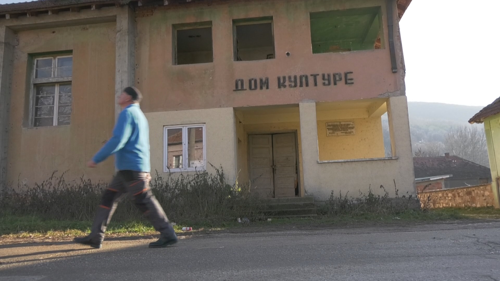 Dobijao batine i bio žrtva lopova, ali Vladišu ništa nije pokolebalo: Zvonar seoske crkve do sada peške prešao preko milion kilometara, svakog avgusta njegova ruta je jasna/ Foto: RINA