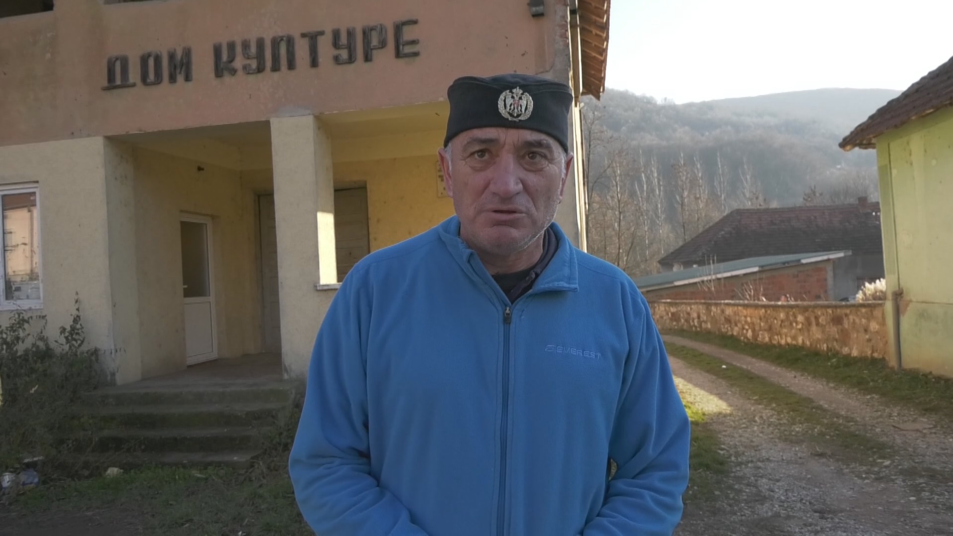 Dobijao batine i bio žrtva lopova, ali Vladišu ništa nije pokolebalo: Zvonar seoske crkve do sada peške prešao preko milion kilometara, svakog avgusta njegova ruta je jasna (FOTO)