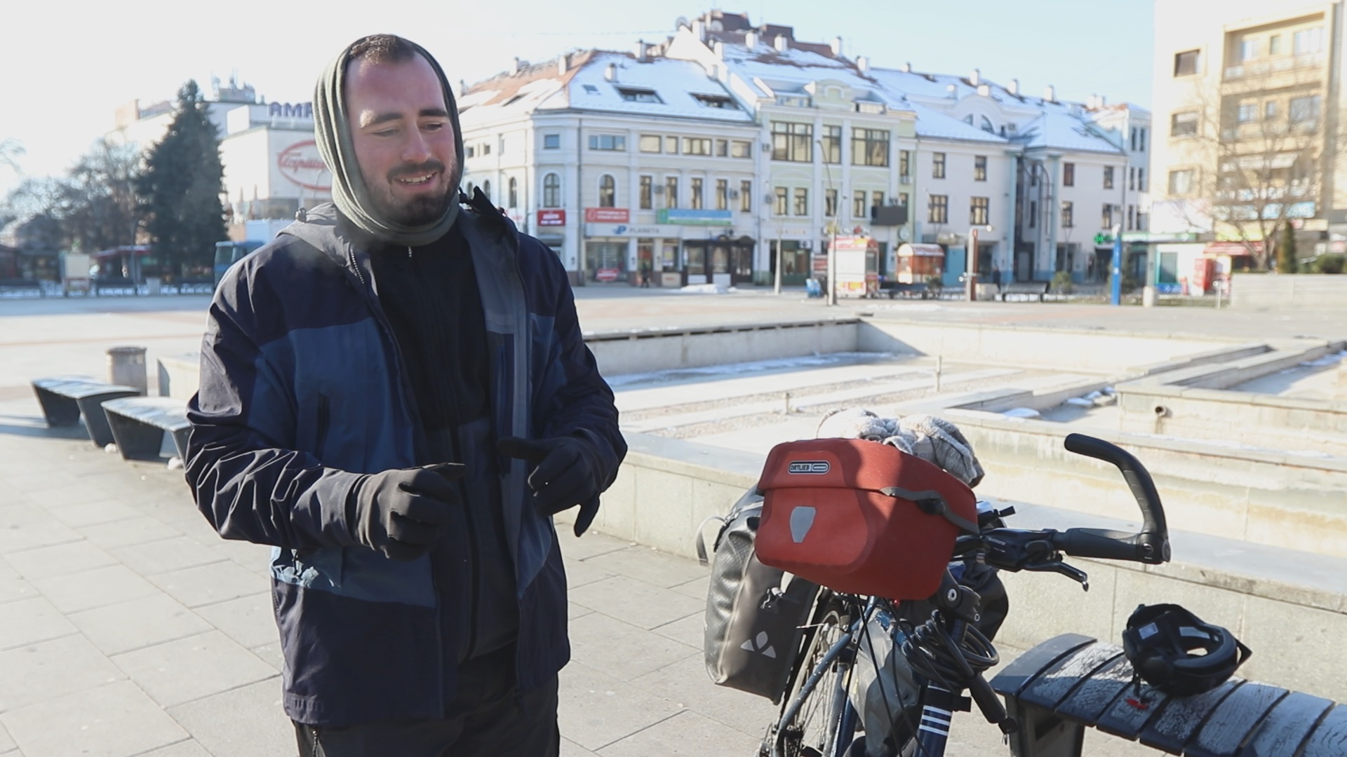 Čašica srpske rakije prodrmala i zagrejala smrznute Francuze: Nikola i Damian biciklima se uputili na put dug 11.000 kilometara usred zime, ovi cikloturisti oduševili se Srbijom (FOTO)(VIDEO)