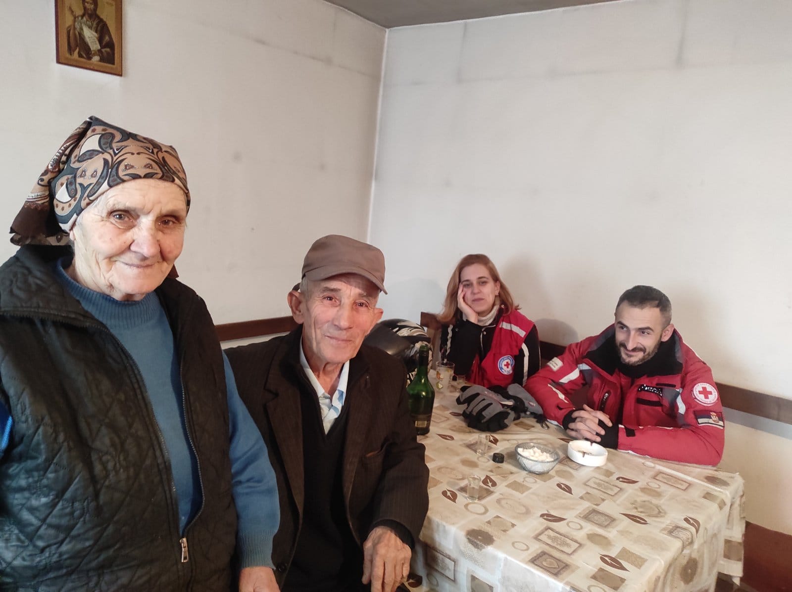 Само нам моторне санке могу помоћи да евакуишемо људе, nameti su i dalje veliki: Агонија и даље не престаје у Ивањици, снег им наноси и нове проблеме/ Foto: Ustupljene fotografije