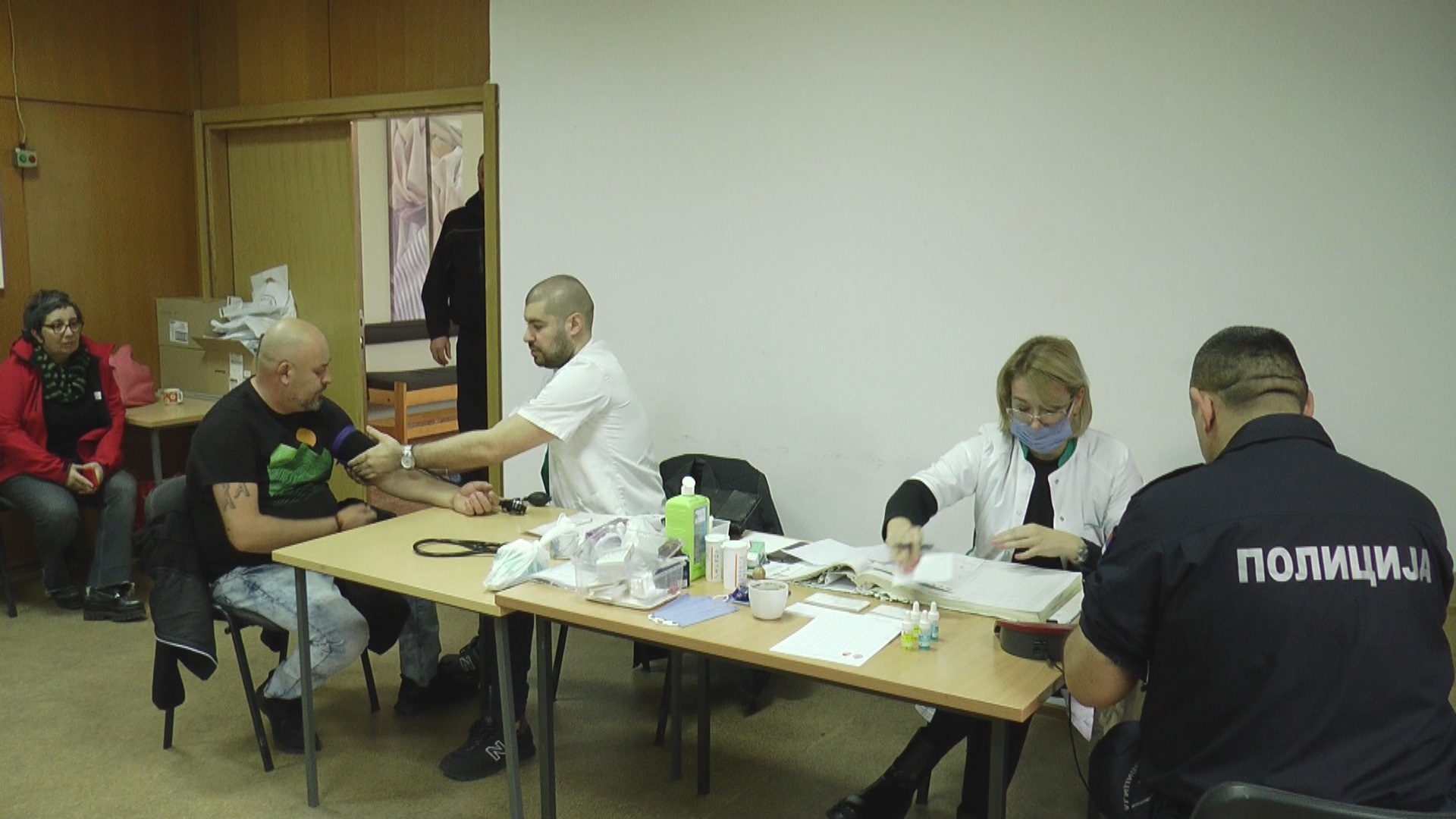 O njegovom podvigu priča ceo grad, Rade je pravi čačanski heroj koji spasava ljudske živote: Do sada je krv darivao neverovatnih 120 puta, još vojničkim danima naučio šta je humanost (FOTO)