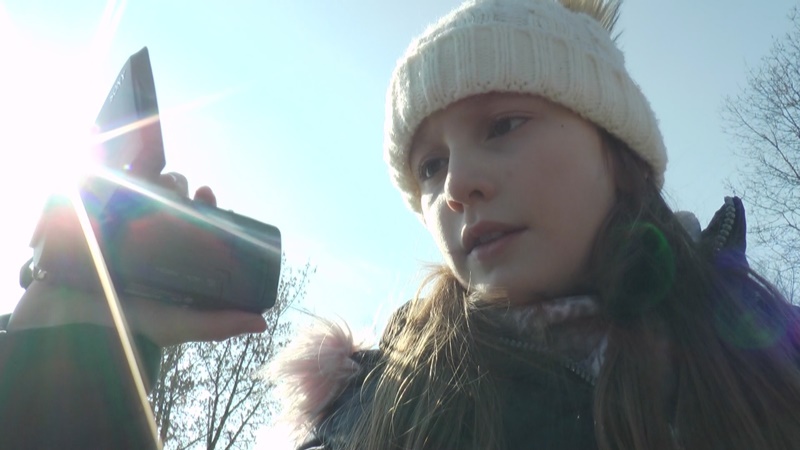 Malena Ejpril O Nil iz Mojsinja: Ona je najmlađa reporterka u Srbiji, Mila beleži mnoge priče a jedna humana o komšiji Lazu obišla je čitavu državu (FOTO)