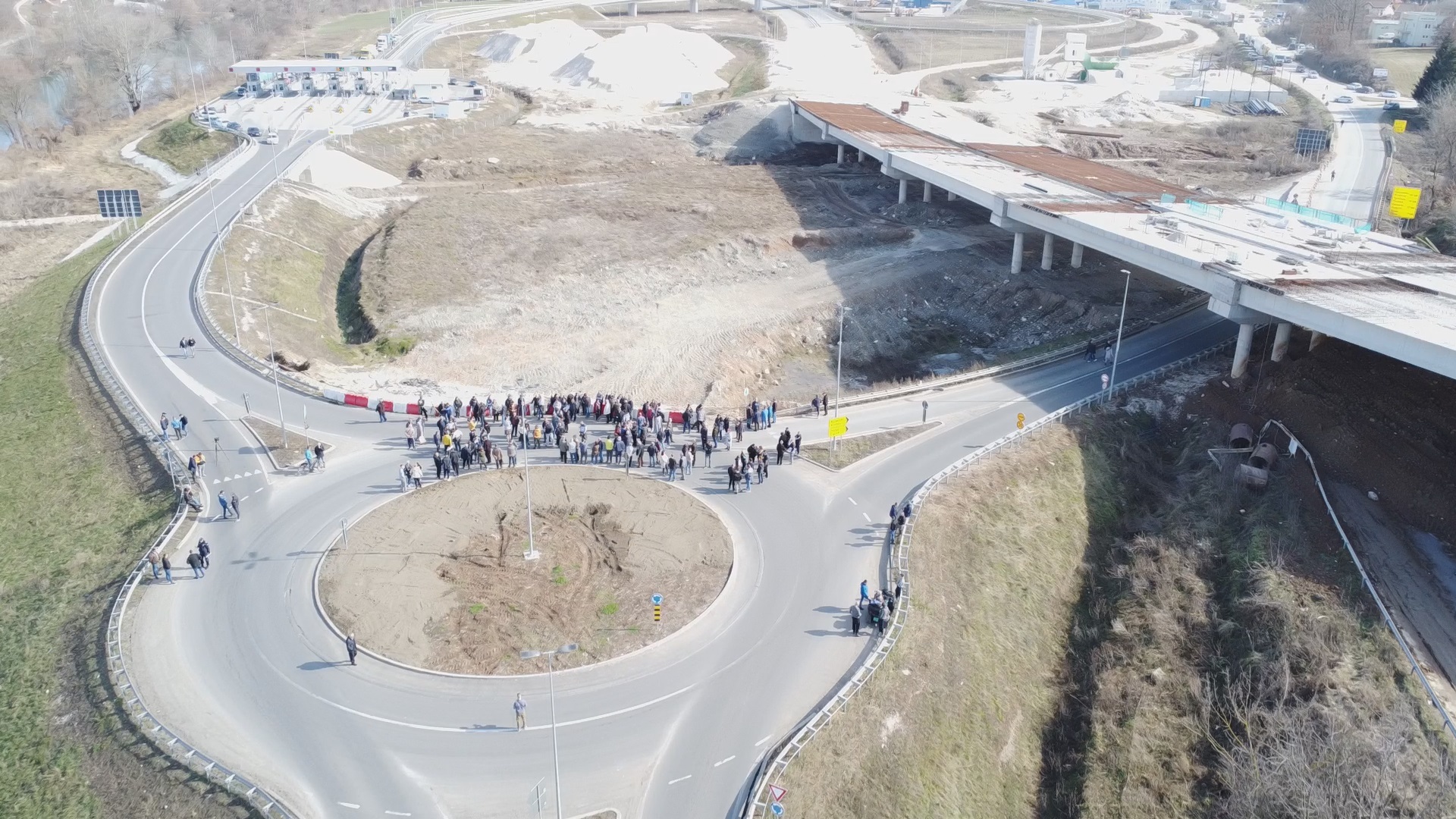 Samo da nam se dočepati auto-puta, ovo je katastrofa: Ogromne saobraćajne gužve obeležile poslednji dan ovog produženog prazničnog vikenda, vozači ljuti i čekaju u kolonama/ Foto: RINA
