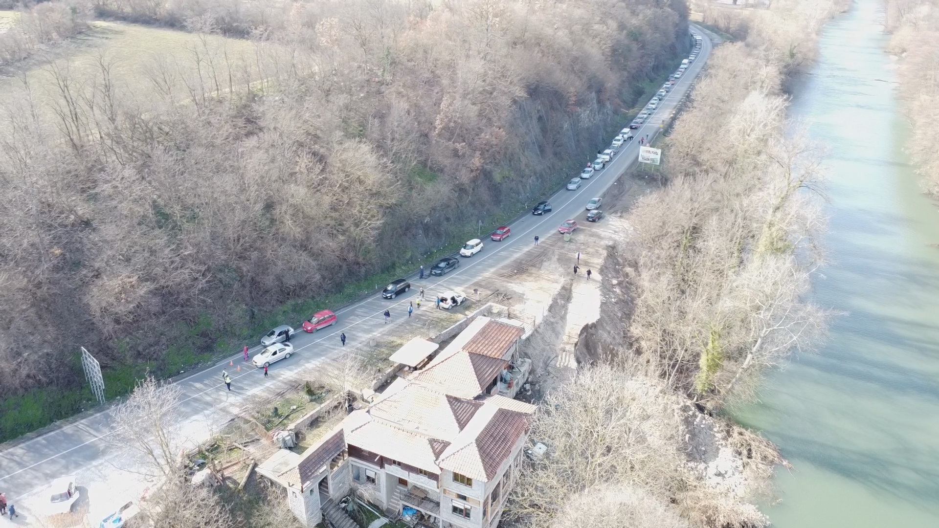 Samo da nam se dočepati auto-puta, ovo je katastrofa: Ogromne saobraćajne gužve obeležile poslednji dan ovog produženog prazničnog vikenda, vozači ljuti i čekaju u kolonama (FOTO)
