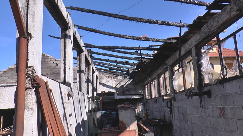 Vatra je progutala sve za 15 minuta, ostalo je samo zgarište: Todorovići iz sela Gornja Gorevnici ostali bez svega, plamen potpuno uništio posao od kog su svi živeli (FOTO)