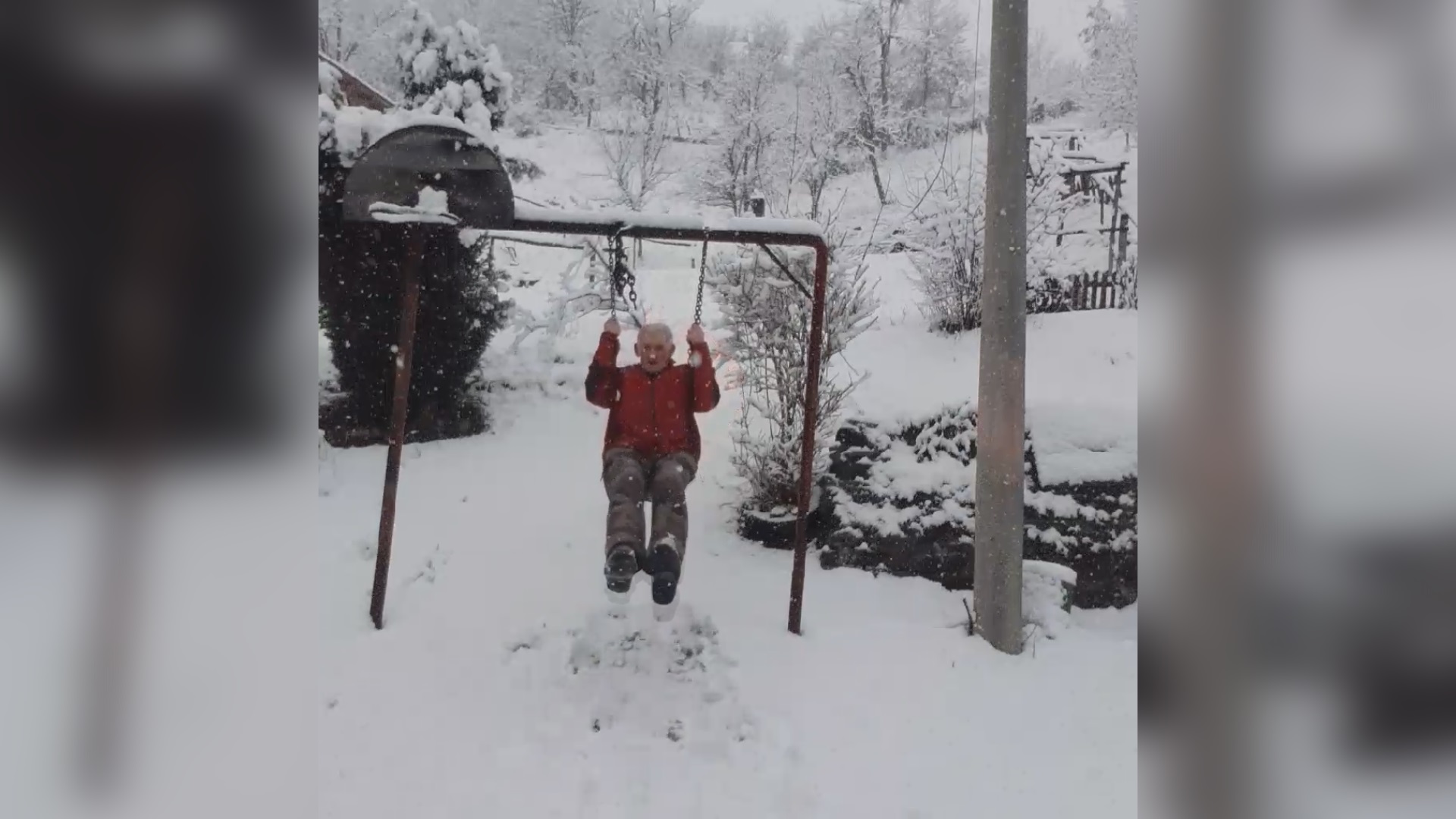 Vide sa Mokre Gore pokazuje omladini stare srpske običaje, koristi svoj "influens" na najbolji način/ Foto: RINA