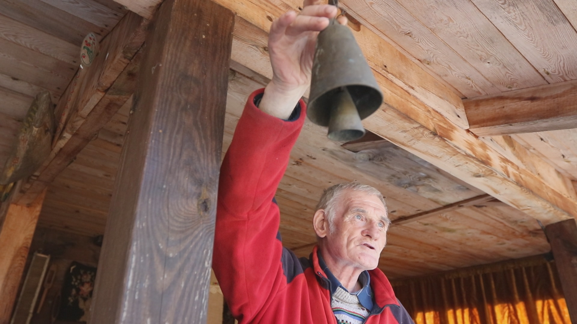 Vide sa Mokre Gore pokazuje omladini stare srpske običaje, koristi svoj "influens" na najbolji način/ Foto: RINA