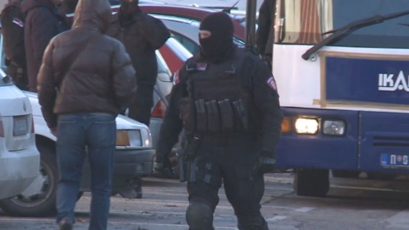 Tutinac naoružan do zuba završio u pritvoru, inspektori pronašli pravi mini arsenal: U stanu pronašli jedna, a u audiju drugi pištolj