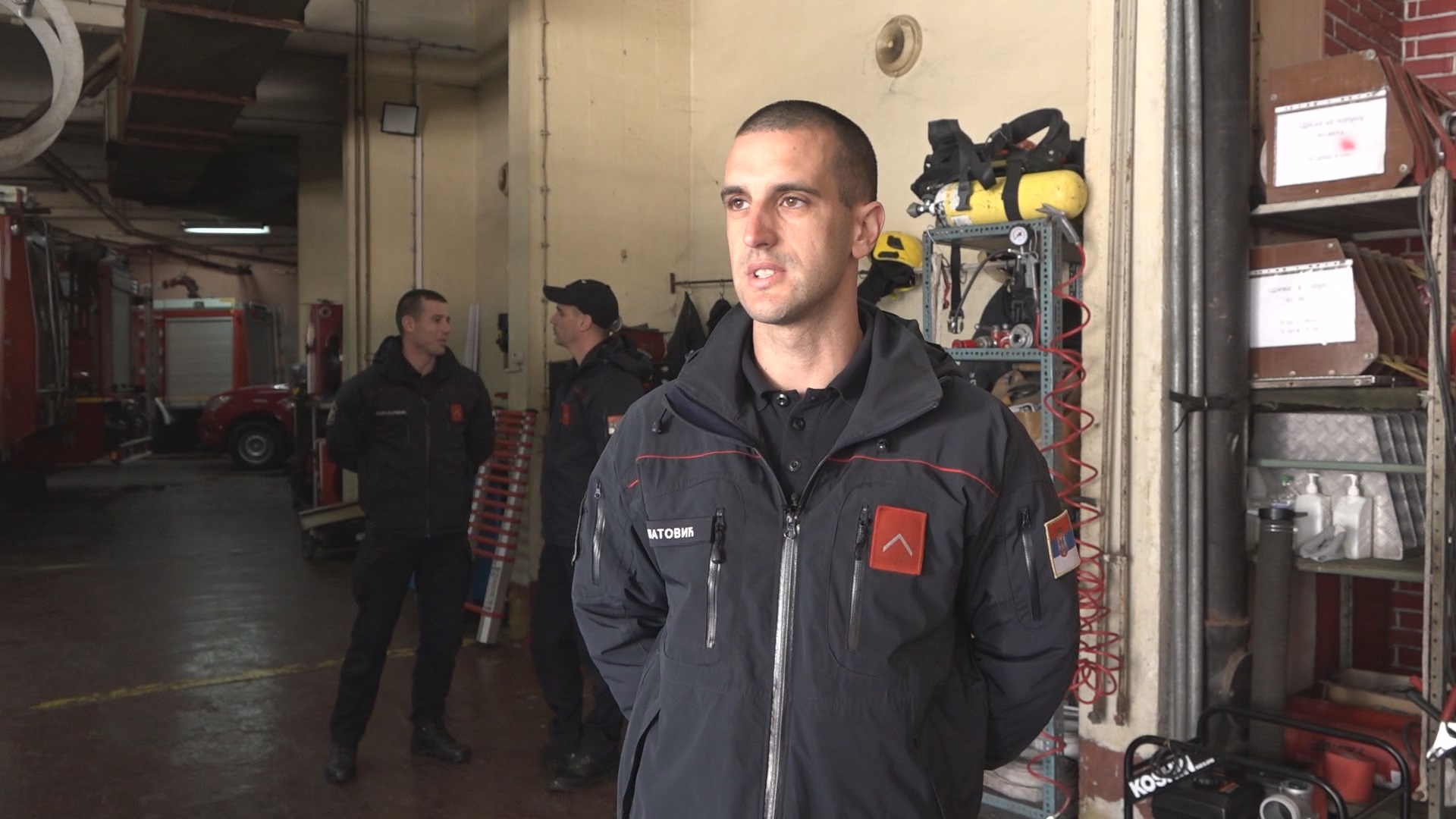 Čuli smo jauke, a onda smo je ugledali: Mladi vatrogasci spasoci su ponos Užica, iz ruševina spasili veoma mladu devojku, ali i izvukli tela 24 mrtve osobe kako bi ih porodice dostojno sahranile (VIDEO)