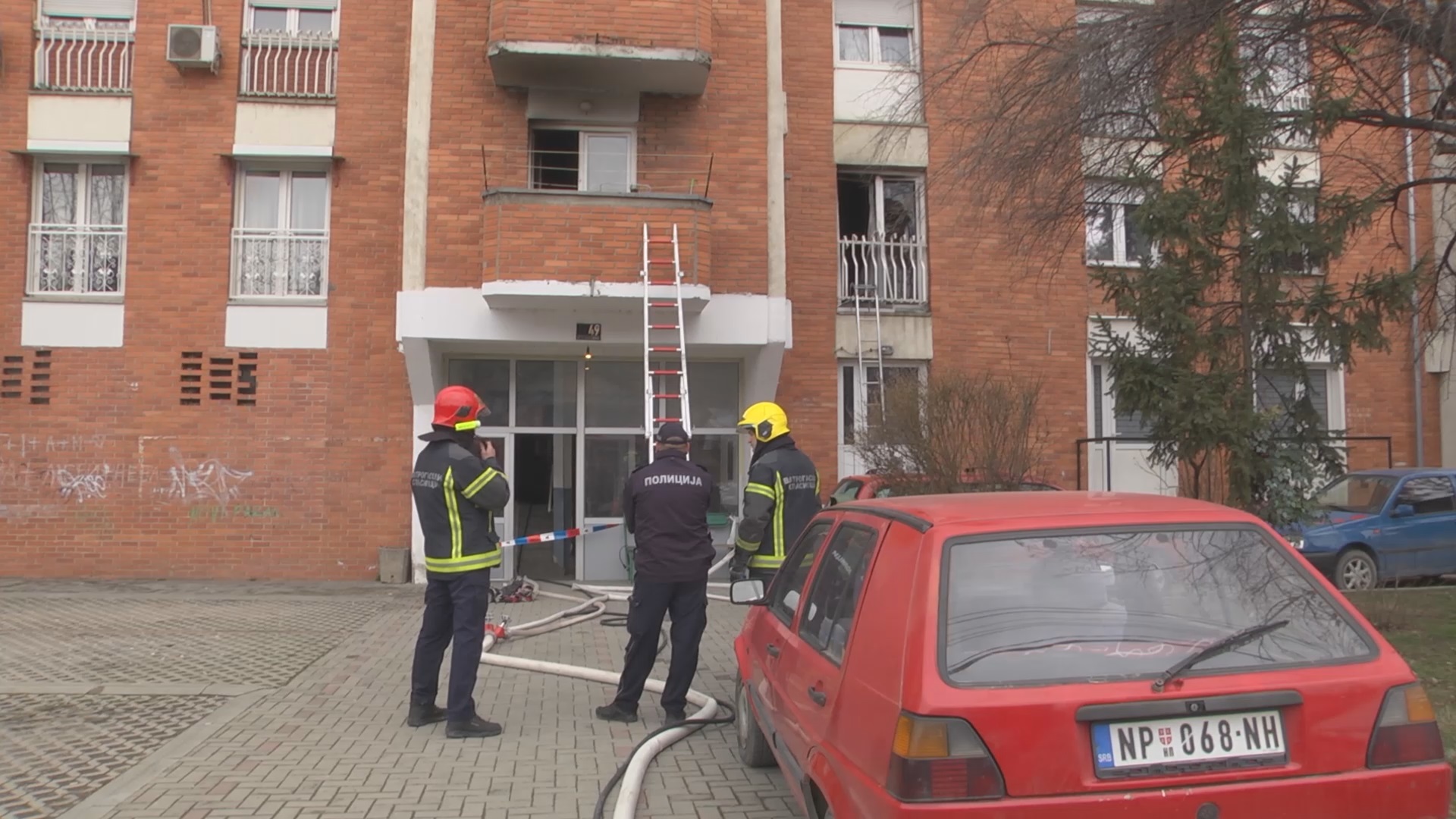 Oglasilo se ministarstvo povodom tragedije u Novom Pazaru: Vatrogasci stigli za nekoliko minuta od trenutka izbijanja požara, vatra se već razbuktala (VIDEO)