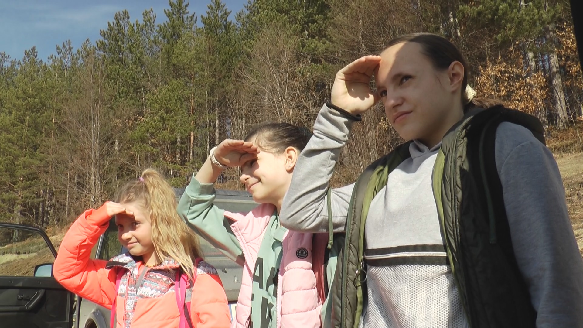 Posle ogromnog snega ostalo je blato, ali Učo legenda ne gasi svoju ljutu mašinu: Ovako izgleda putovanje u čuvenoj Ladi Nivi kroz planinske vrleti, ova deca do škole stižu sa širokim osmehom na licu (FOTO)(VIDEO)