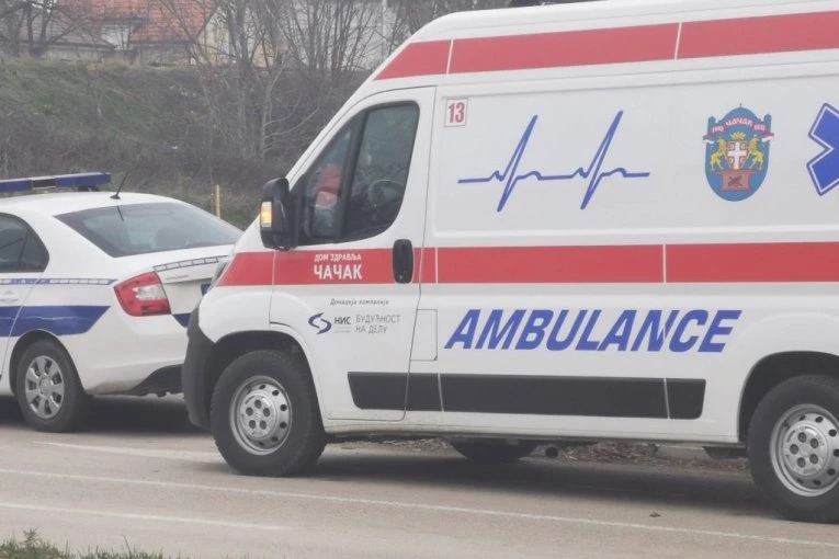 Težak sudar na Ibarskoj magistrali kod Čačka: Četiri osobe povredjene u sudaru medju kojima je i jedan dečak