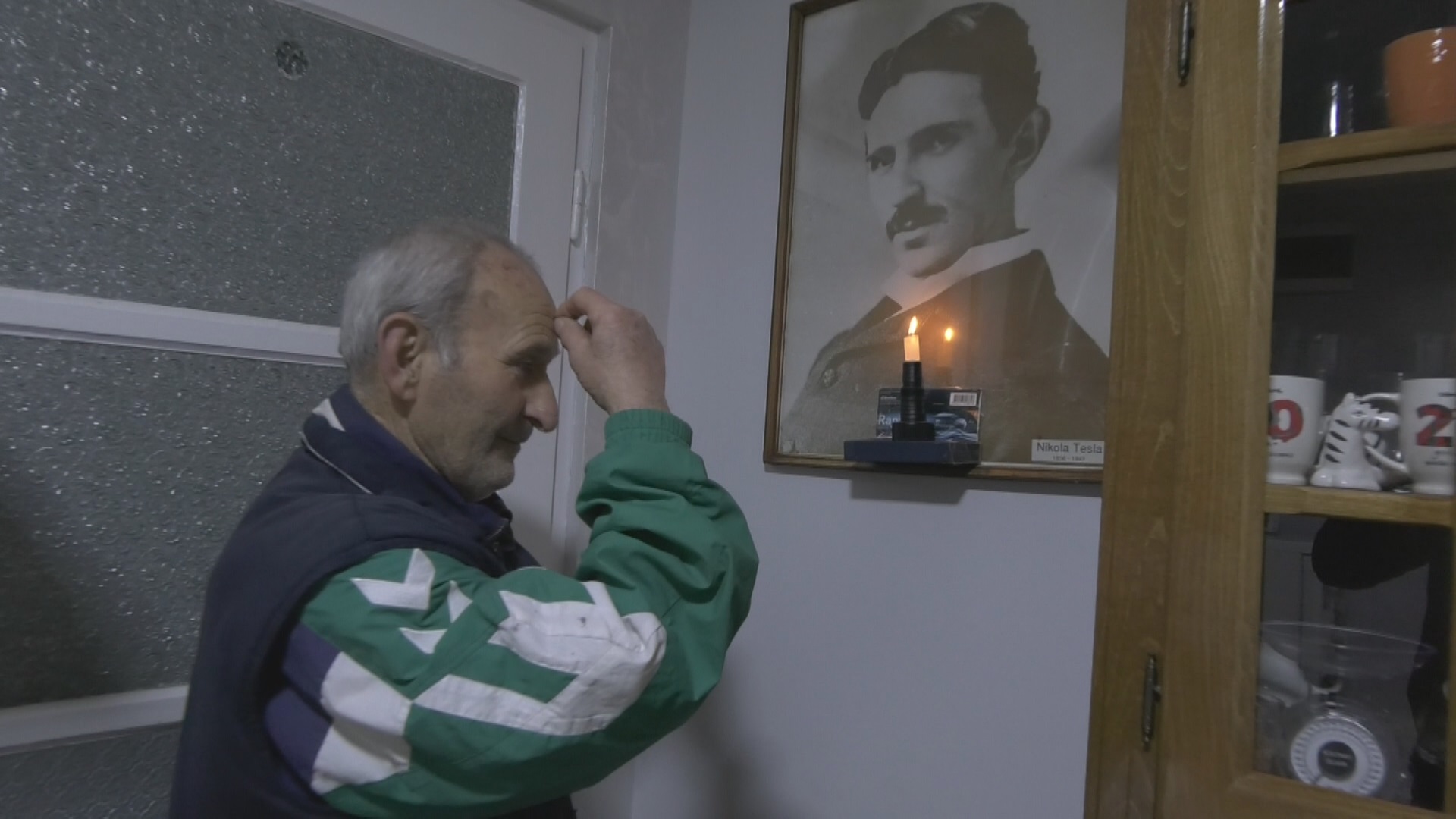 Napravio repliku Vordenklifskog tornja, ali i ventilator koji lenja creva pretvara u "prometnu magistralu": Bravar Slobodan je pančevački Tesla, fasciniran je likom i delom velikog naučnika a svaki dan pali mu sveću (FOTO)