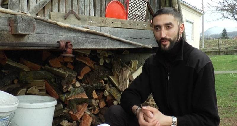 Na selu nema maminih i tatinih sinova, već samo mladih i vrednih domaćina: Ivan je Vojvoda sa Vujna, ostao je u Prislonici na dedovini i ima snažnu poruku za sve roditelje (FOTO)