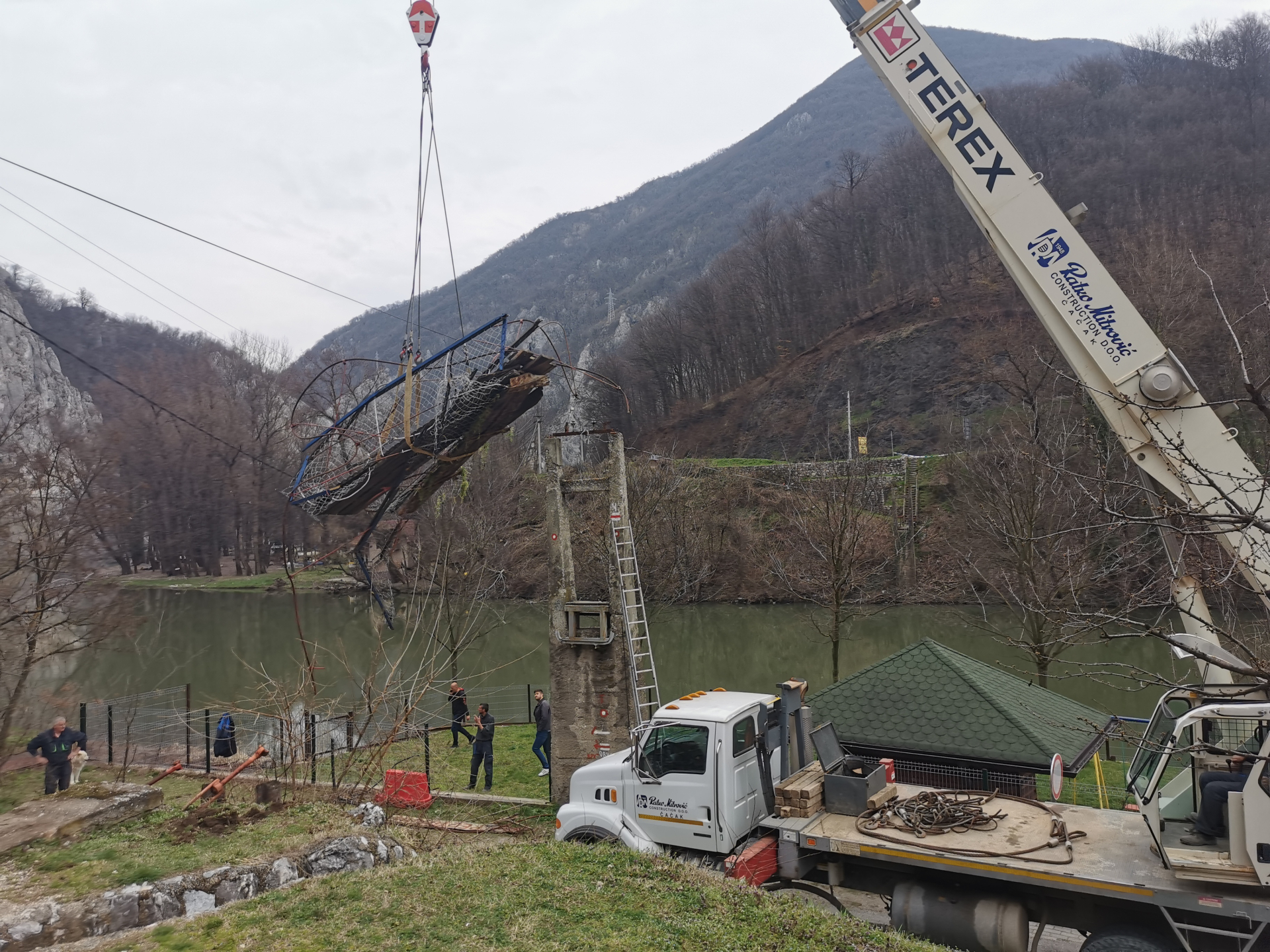 Odneo je dva života i ugrozio mnoge: Potpuno uklonjen most smrti u Ovčar Banji, konačno više ne predstavlja opasnost/ Foto: RINA