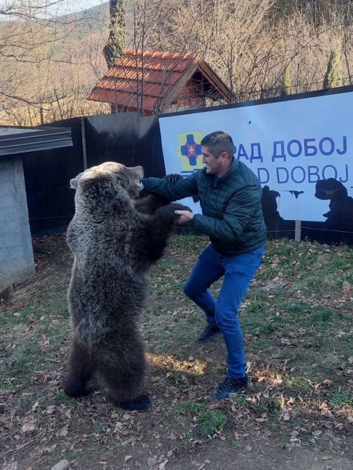 Maša i Ljubica obožavaju ljude i jednu im iz ruke, ali i prave male nestašluke/ Foto: Petar Tubić