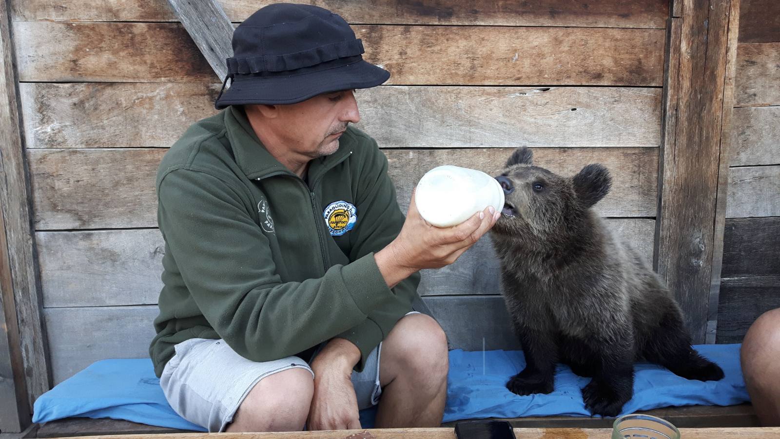 Maša i Ljubica obožavaju ljude i jednu im iz ruke, ali i prave male nestašluke/ Foto: Petar Tubić