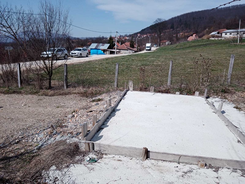 Skulpture partizana u Negrišorima sklonjene na sigurno i čekaju svoj dom: Izgradnja novog postamenta već je pri kraju, spomenik palim borcima biće pomeren za 100 metara (FOTO)