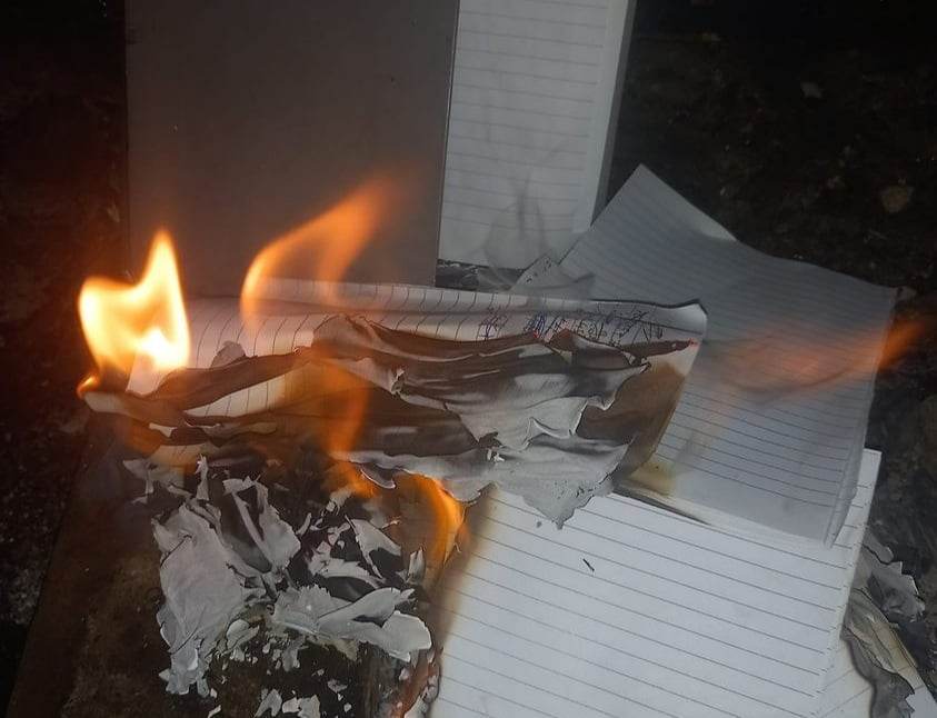 Pošalji mi iznos dugovanja i zapali tefter: Neverovatn gest humanosti tokom meseca Ramazana, jedan čovek otplatio dug svih mušterija koje su se u prodavnici upisavle "na recku" (FOTO)