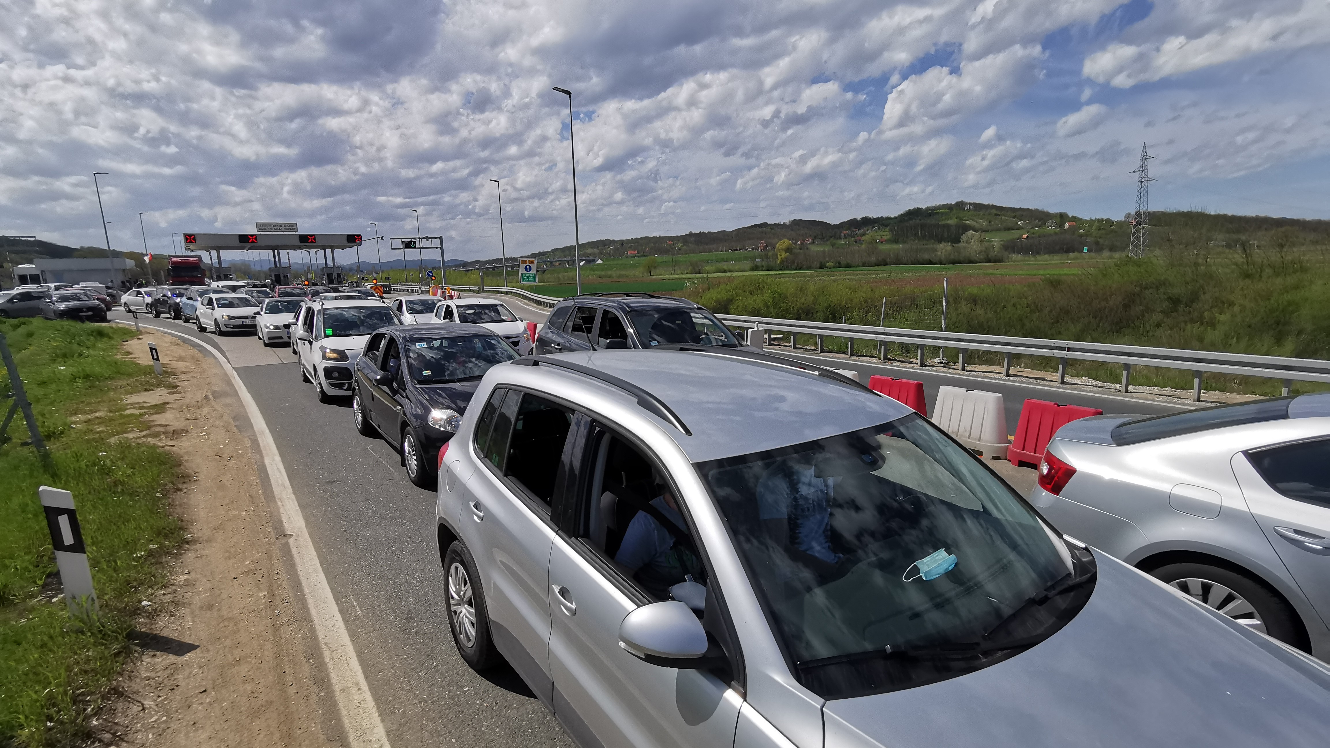 Drogiran vozio u rikverc i u suprotnom smeru na auto-putu Miloš Veliki: Neverovatna policijska potera kod Pakovraća, čim je ugledao patrolu dao se u beg