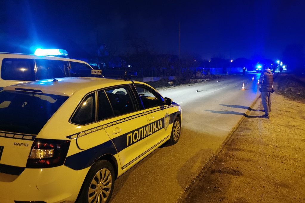 Pijani Novopazarac se ispred kafane se posvadjao sa poznanikom, izvadio gasni pištolj a zatim opalio: Dao u bekstvo pasatom, inspektori ga ubrzo pronašli