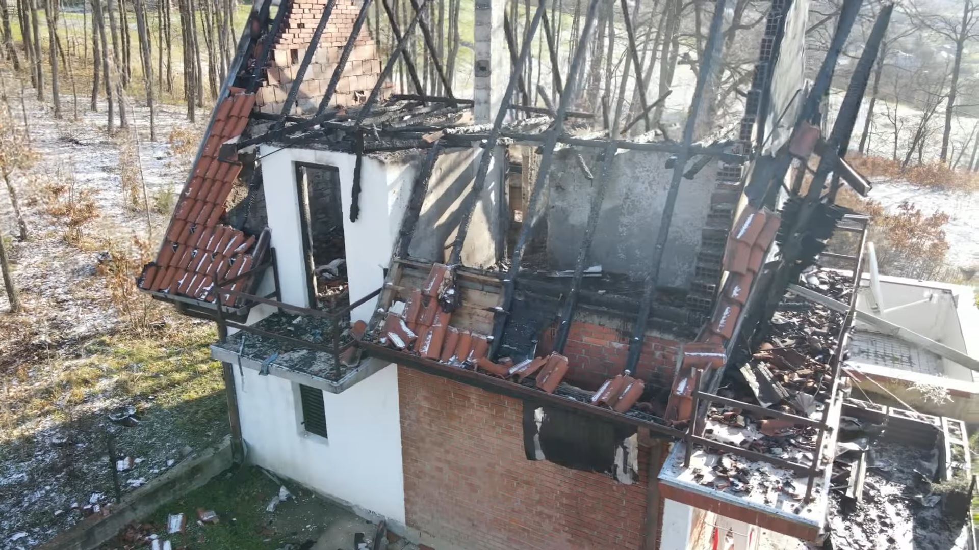 Veliki požar izbio na porodičnoj kući Tankosića u selu Prijevor / foto: RINA
