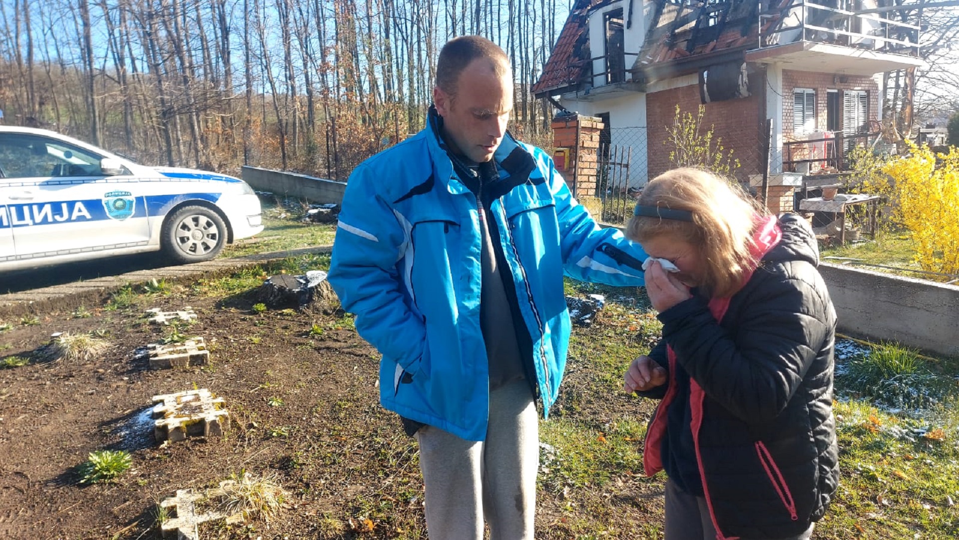 Srušila nam se pred očima, vatra је progutala sve što smo imali: Prava drama u selu Prijevor, veliki požar izbio na porodičnoj kući Tankosića (FOTO)