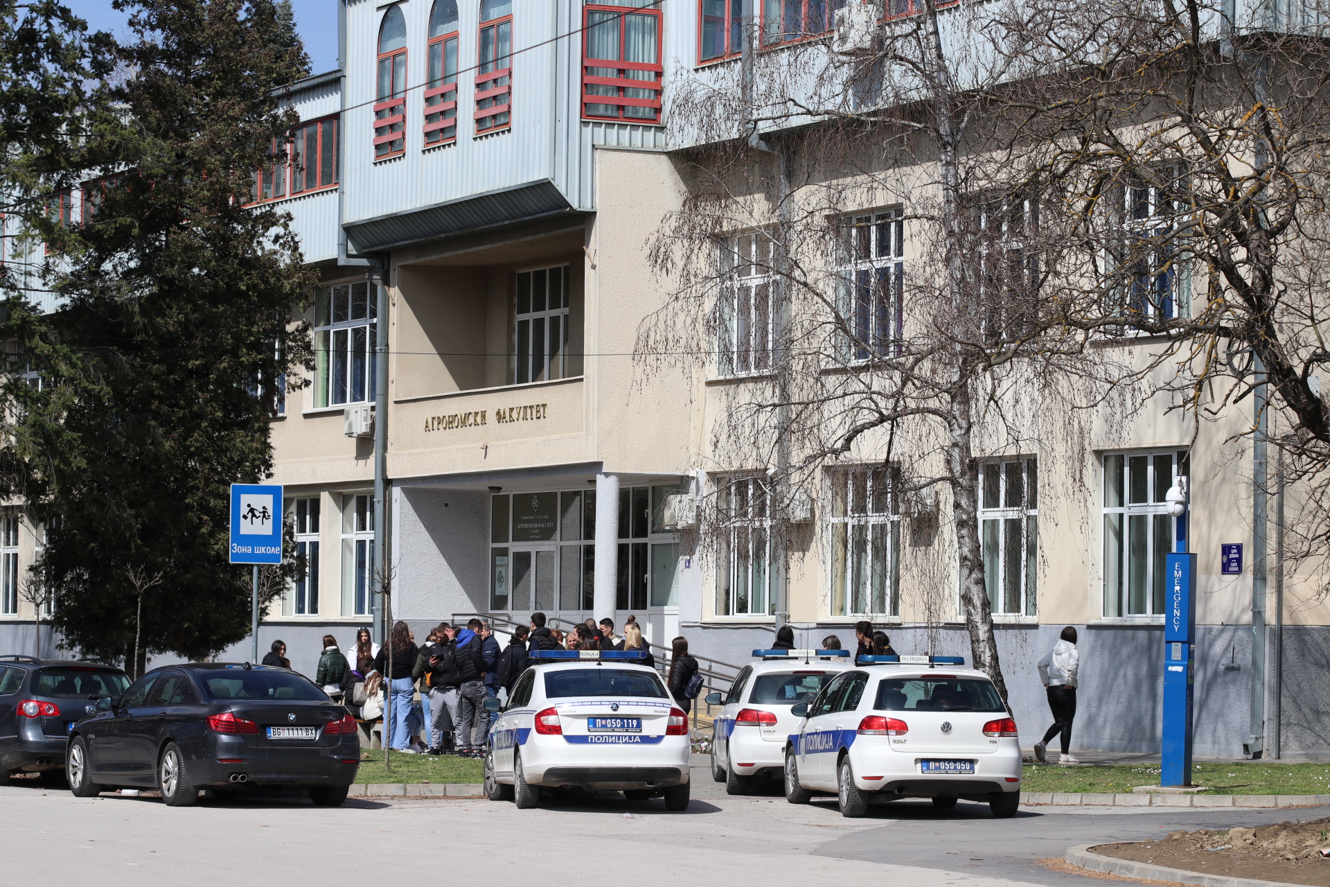 Hitna evakuacija i na Agronomskom fakultetu u Čačku: Nepoznato lice zapretilo bombom fakultetima u Srbiji, uz dojavu o eksplozivnoj napravi na mail stigao i zastrašujući tekst (FOTO)