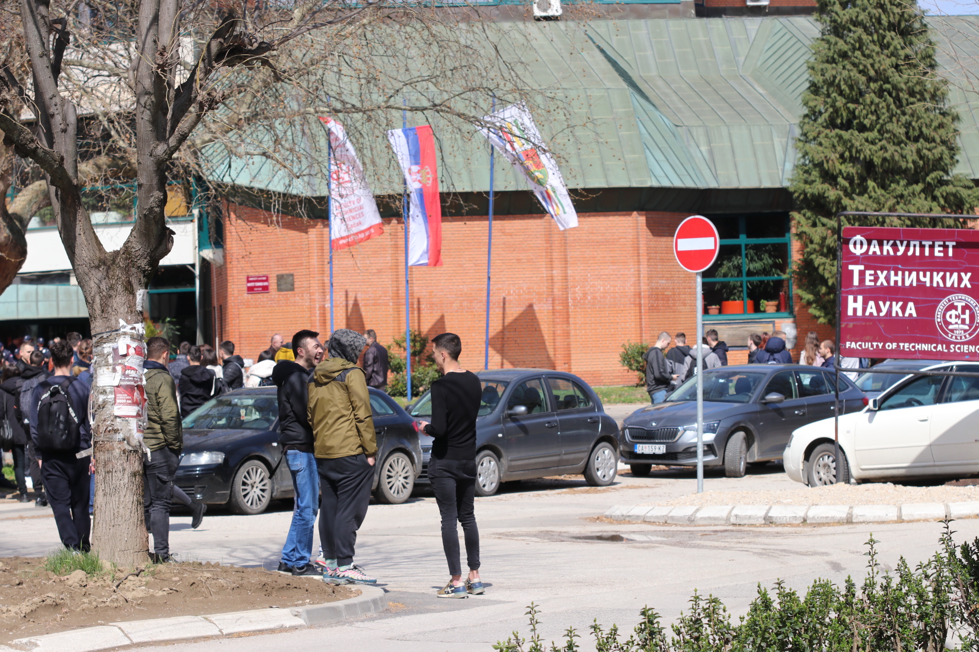 Dojava je bila lažna, nema bombe na čačanskim fakultetima: Policija detaljno ispitala teren, studneti i zaposleni vratili se svojim redovnim aktivnostima 