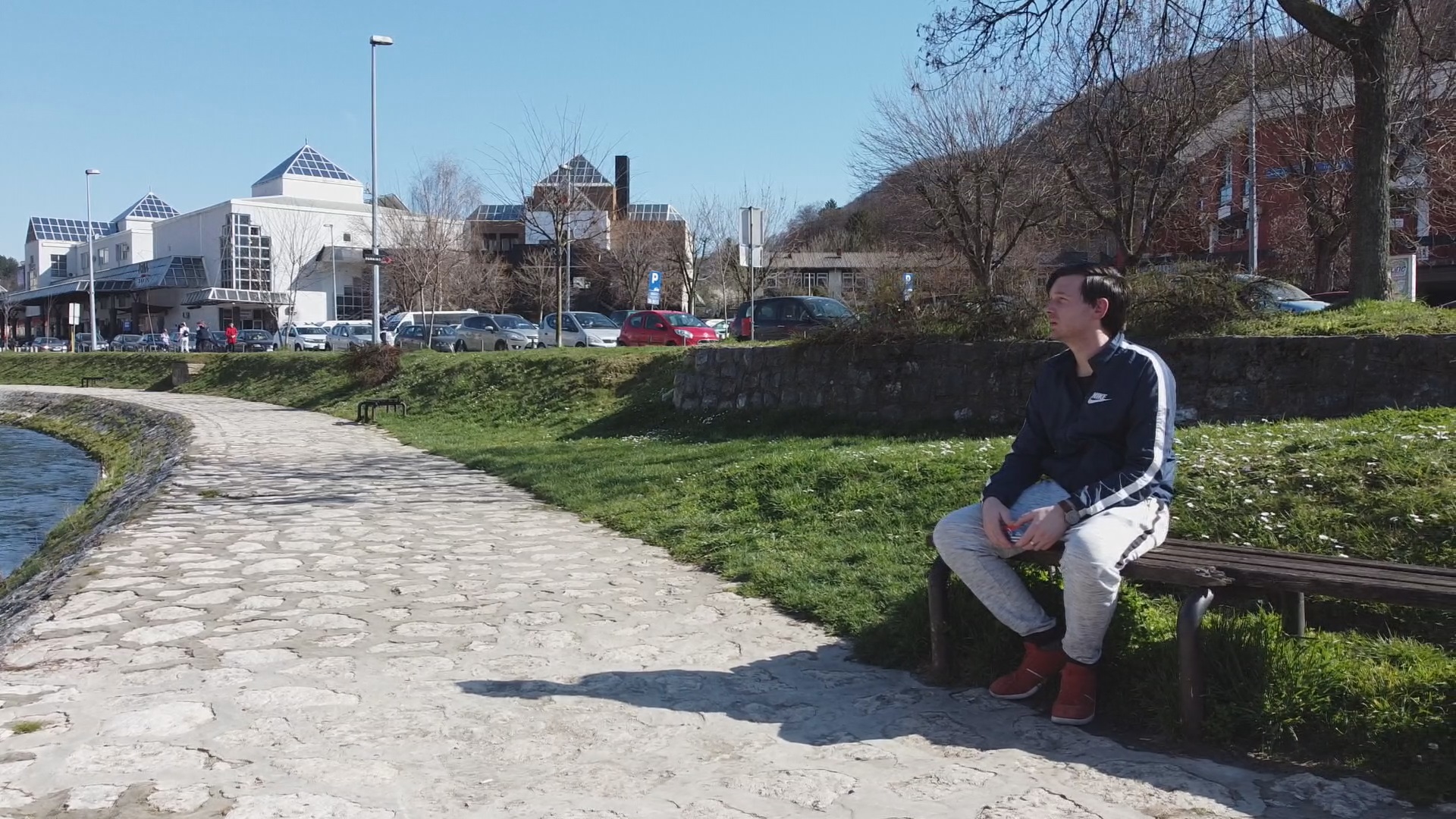 Mrtve i bolesne na ledjima je nosio mesecima, a onda je usledio hladan tuš: Bojan iz Užica je heroj kovid epidemije i umesto da ga zaposle dobio je šut-kartu, sada sa bolesnim ocem živi od 10.000 dinara/ Foto: RINA