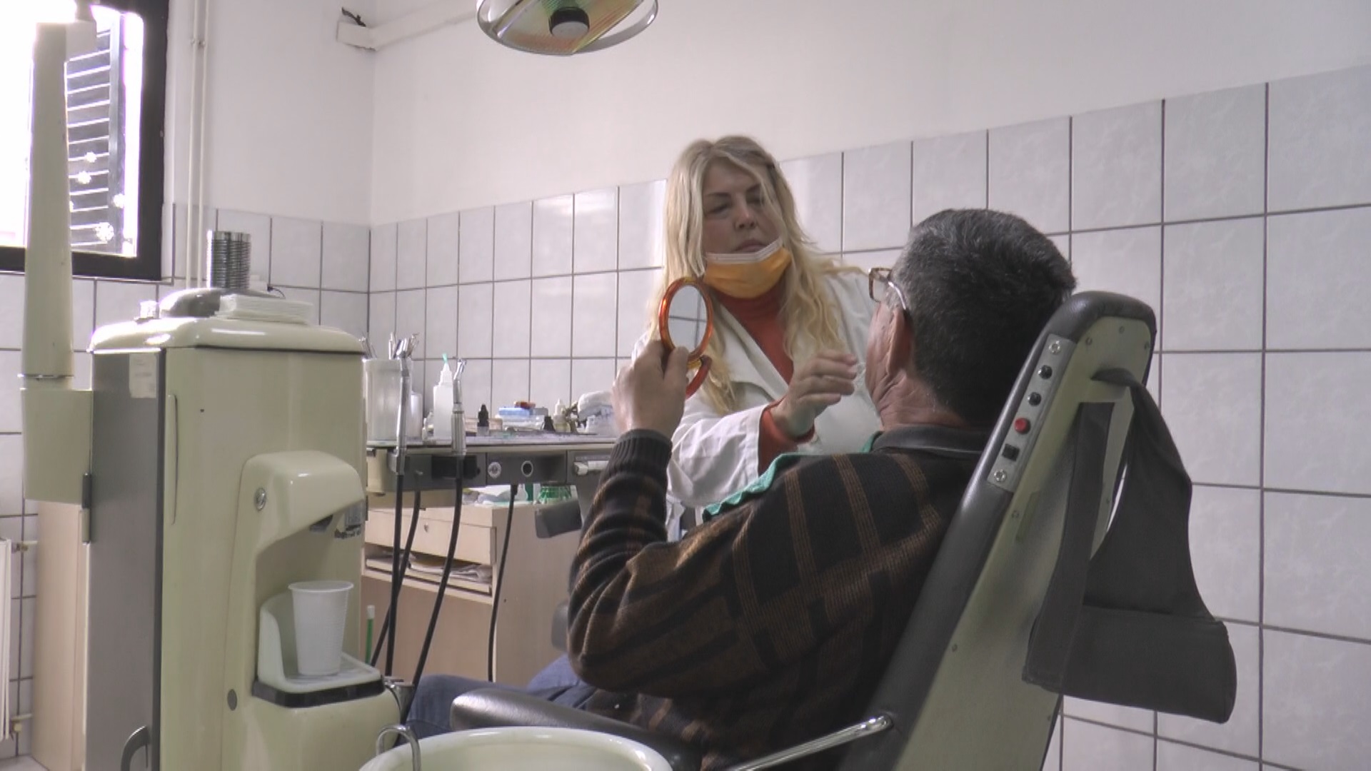 Nije greh imati osmeh lep: Stomatolozi u čačanskim selima imaju pune ruke posla, meštani ruše predrasude kad je u pitanju odlazak kod zubara (FOTO)