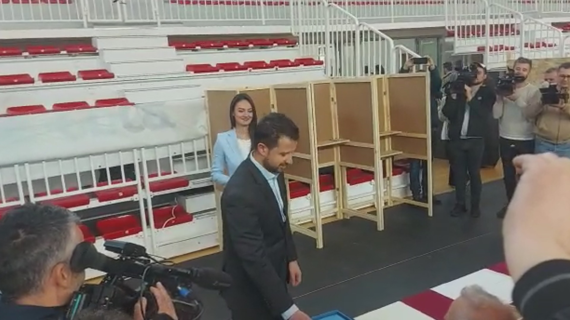 Zaležem se za najbolje moguće odnose sa Srbijom: Predsednički kandidat Jakov Milatović obratio se medijima, ovo će biti njegovi prioriteti ako pobedi na izborima (VIDEO)