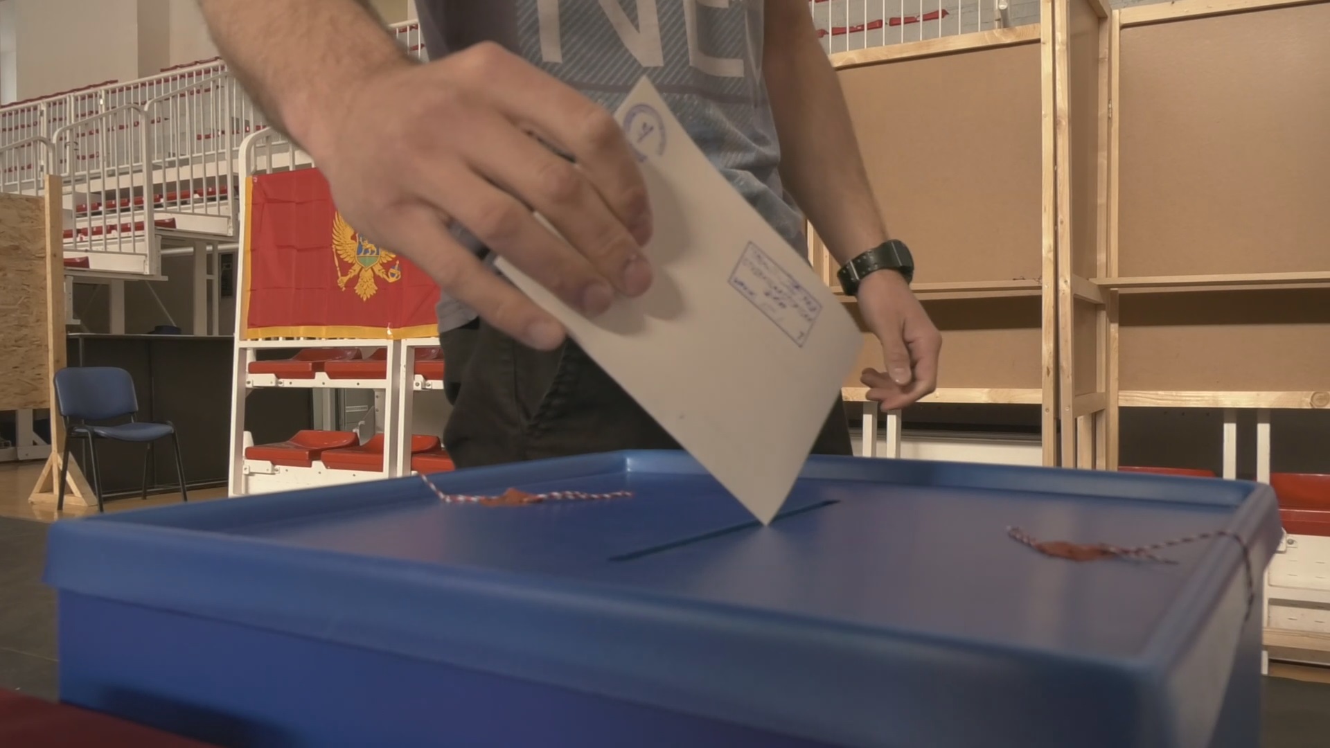 Pokrenuli se Crnogorci, izlaznost do 18 časova preko 62 odsto što je više nego u prvom krugu: Ovo su poslednji podaci koje je objavio CEMI, najviše građana pravo glasa iskoristilo u centralnoj regiji 