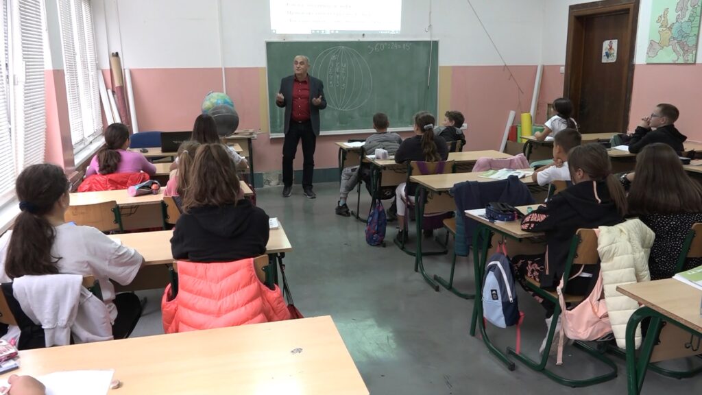 Tokom više od dva veka trajanja i obrazovanja mladih naraštaja OŠ,, Milan Blagojević “, u Lučanima ostvarila je značajne rezultate