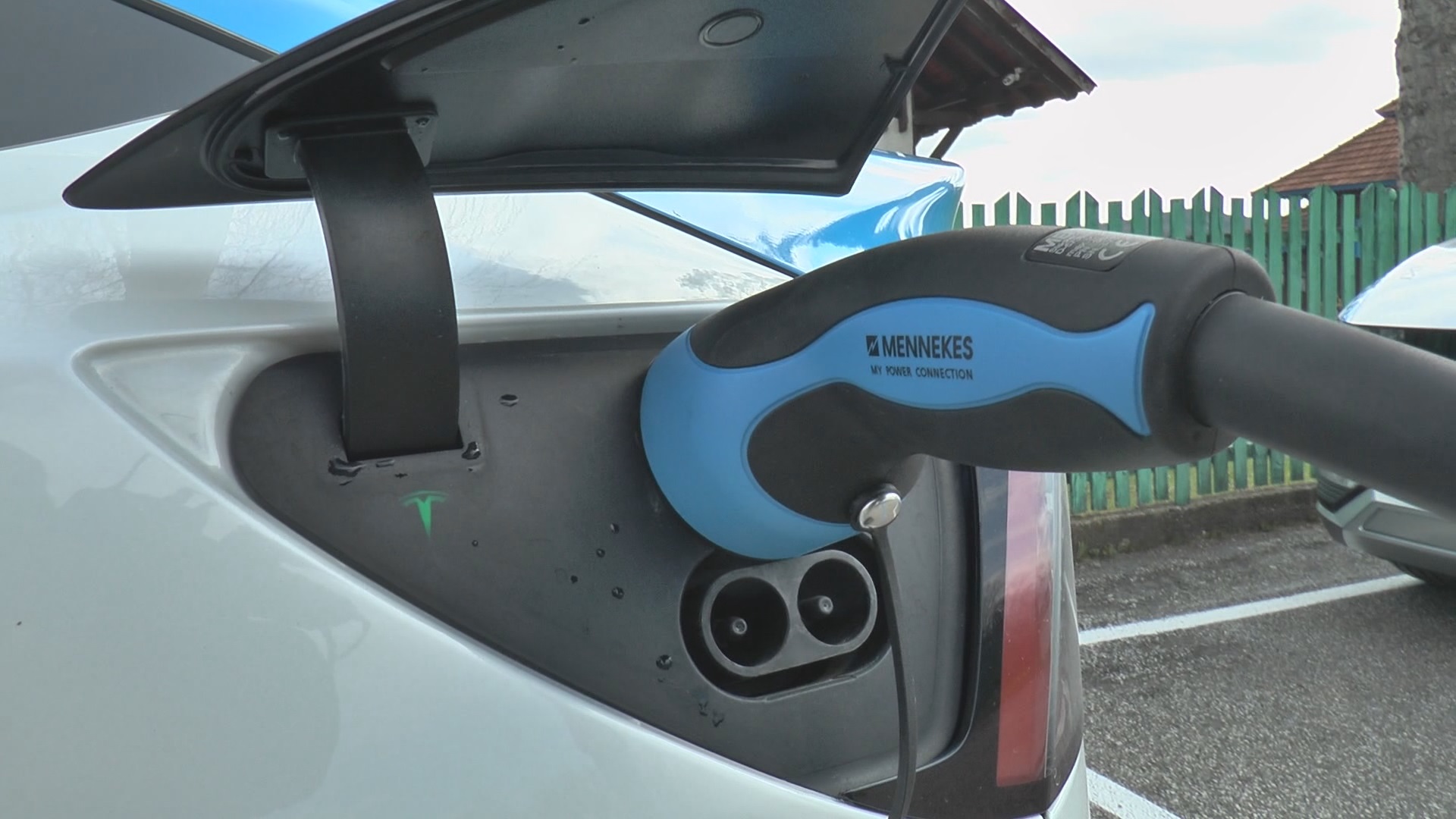 U Leušićima postavljen prvi punjač za električna vozila koji nemaju ni mnogo veći gradovi / foto: RINA