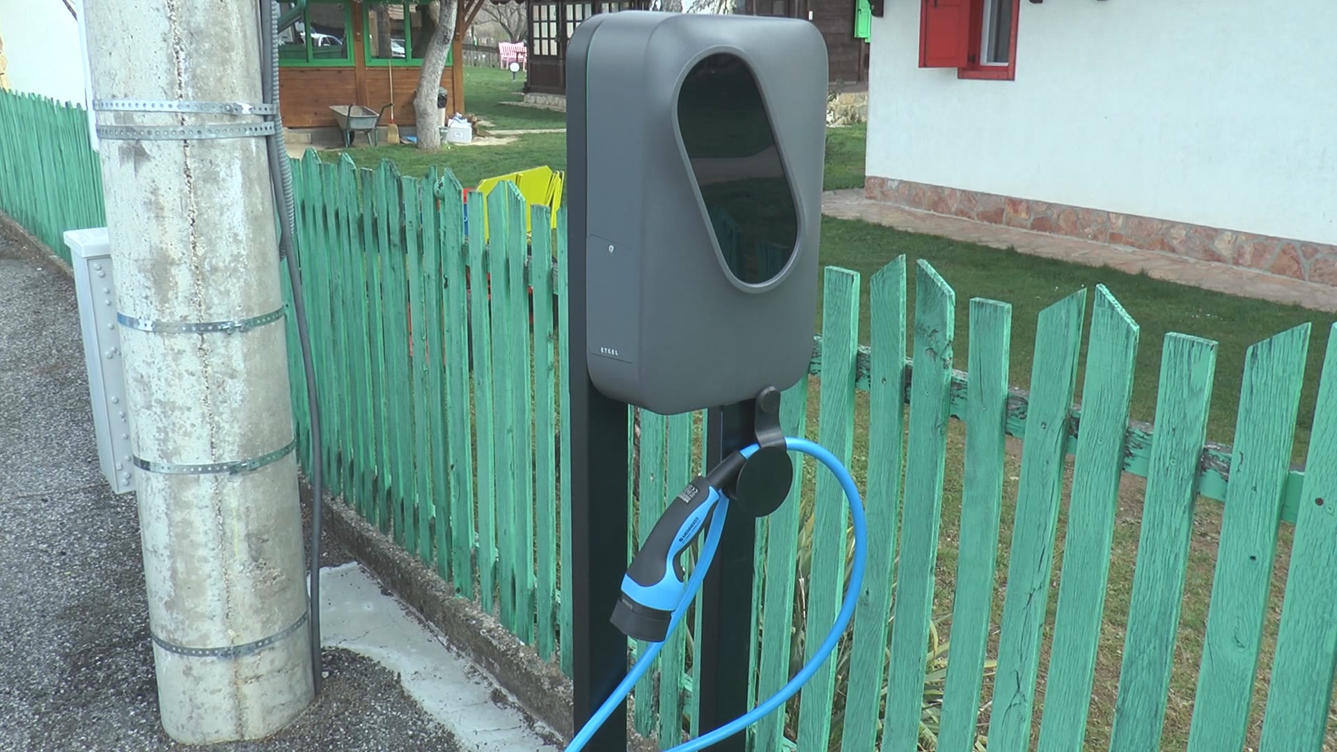 U Leušićima postavljen prvi punjač za električna vozila koji nemaju ni mnogo veći gradovi / foto: RINA
